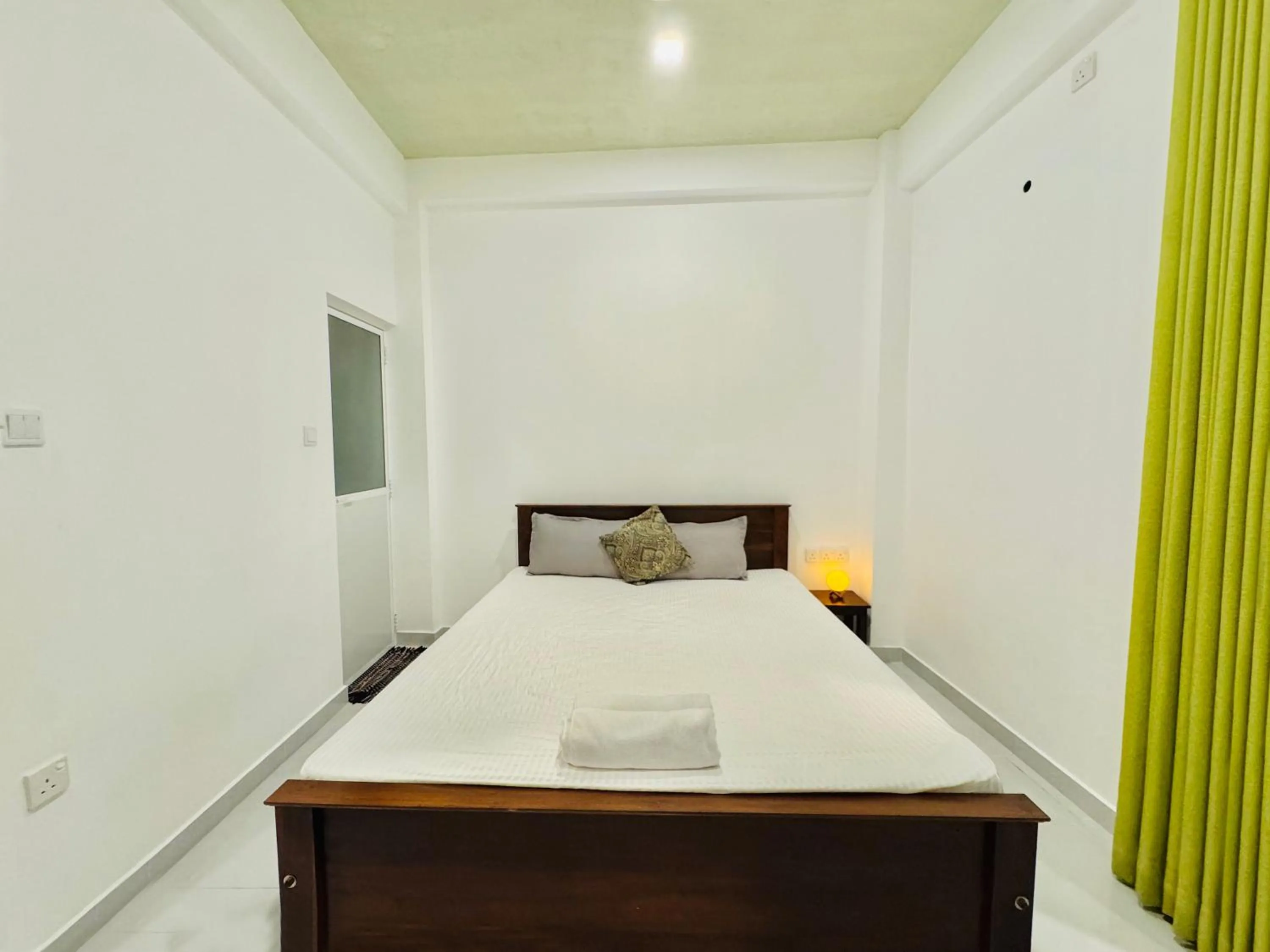 Bed in Sea Breeze Guest House Negombo