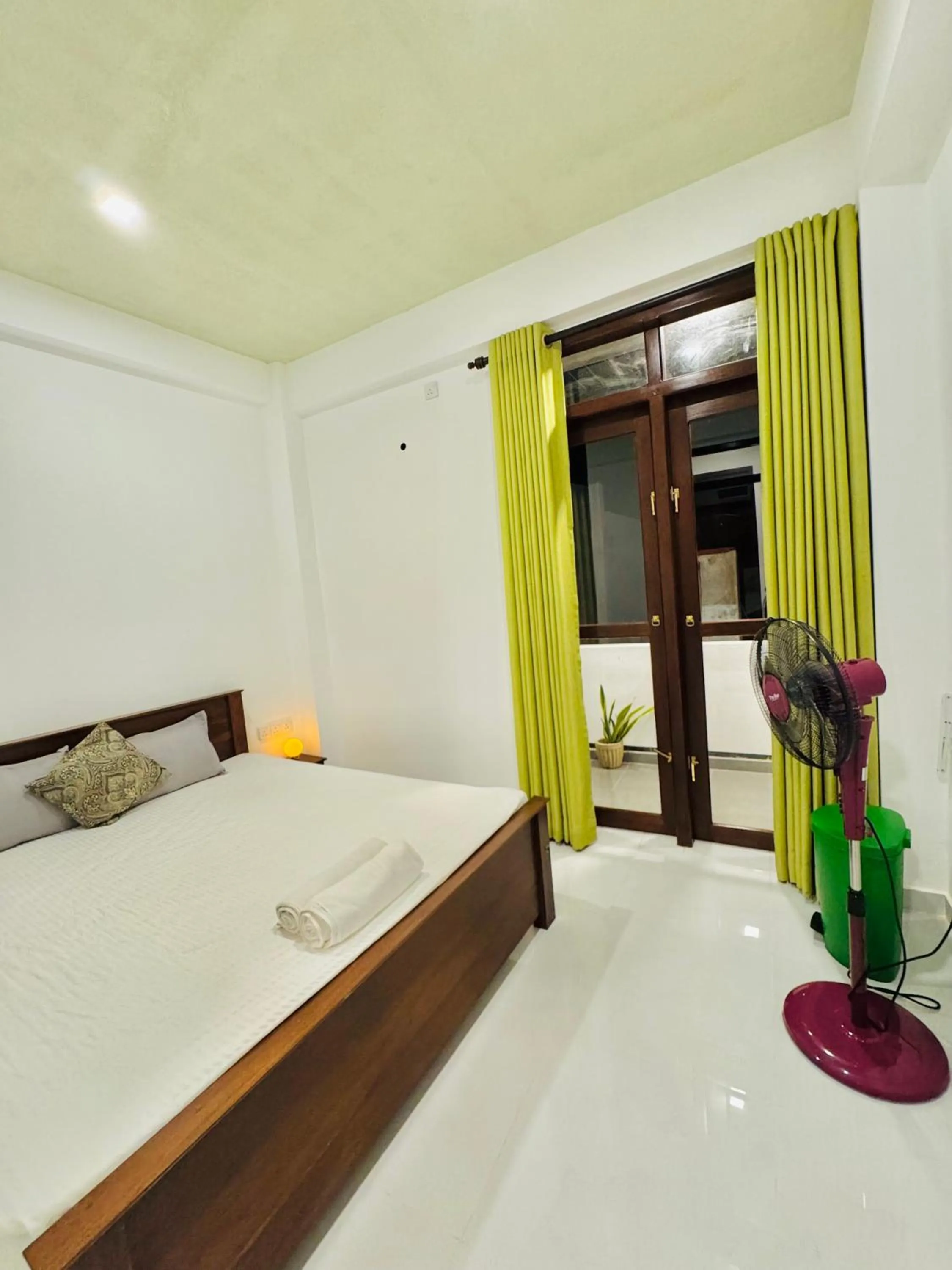 Bed in Sea Breeze Guest House Negombo
