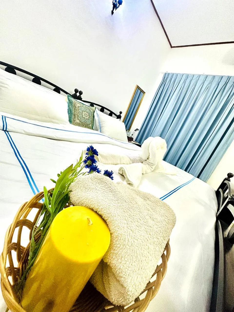 Bed in Sea Breeze Guest House Negombo
