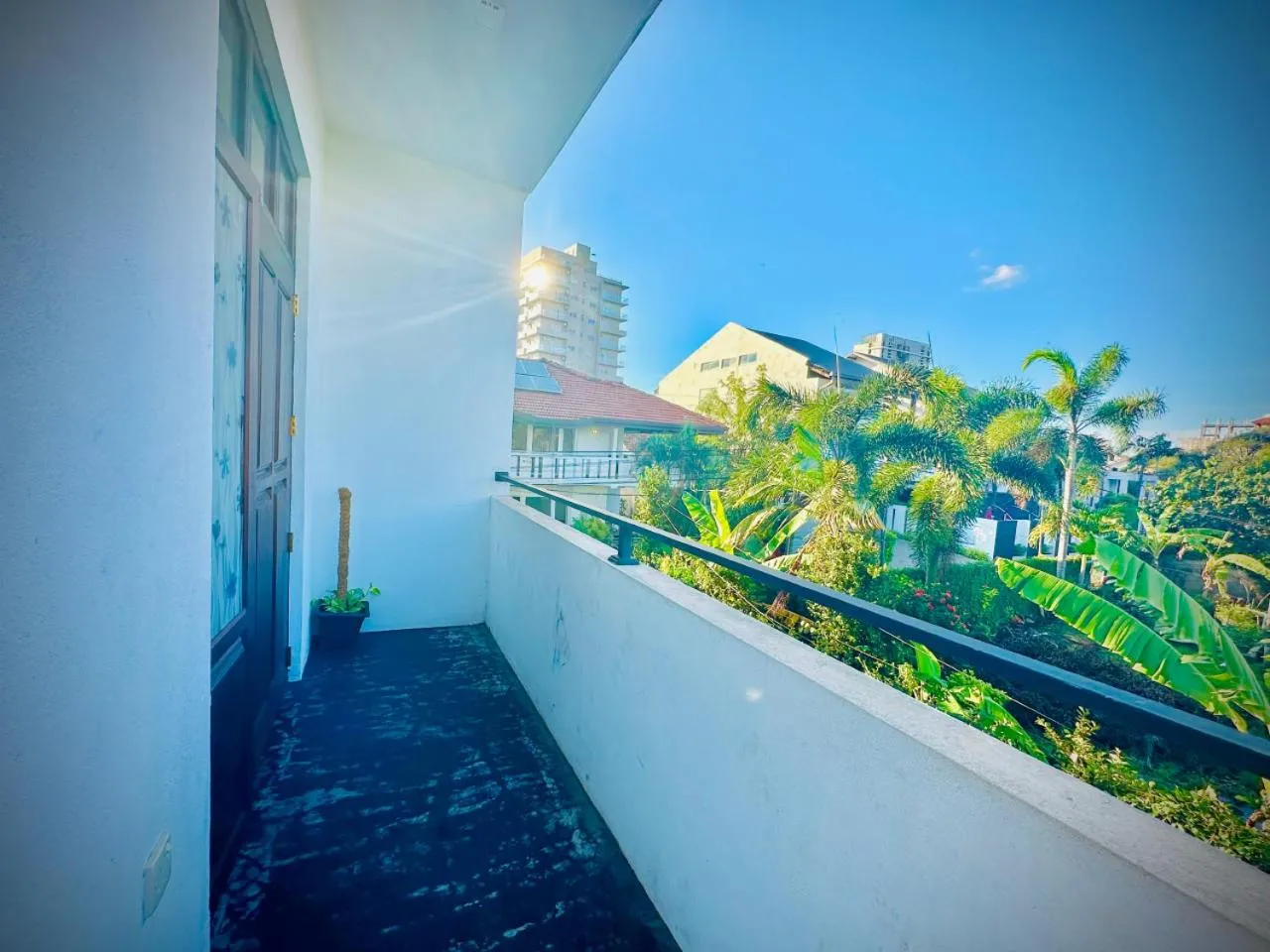 Property building in Sea Breeze Guest House Negombo