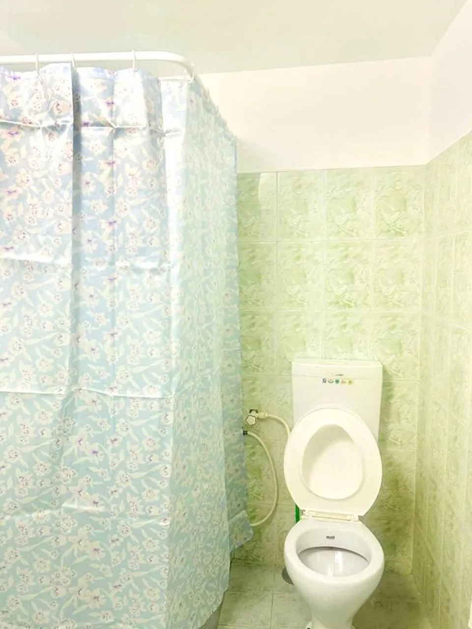 Shower in Sea Breeze Guest House Negombo