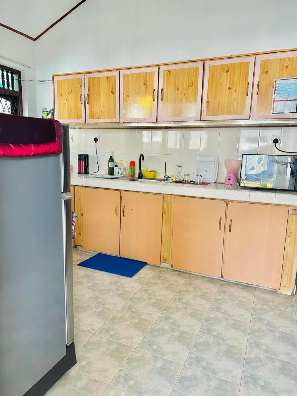 Kitchen or kitchenette in Sea Breeze Guest House Negombo