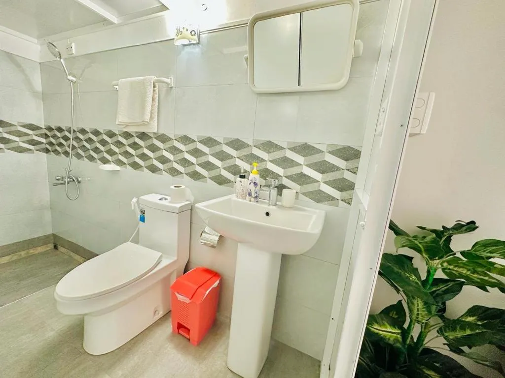 Toilet in Sea Breeze Guest House Negombo
