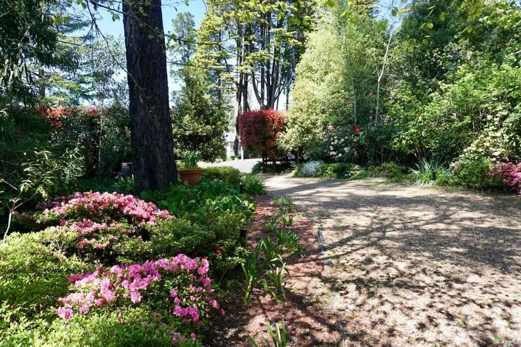 Facade/entrance in Cloudland Garden Oasis