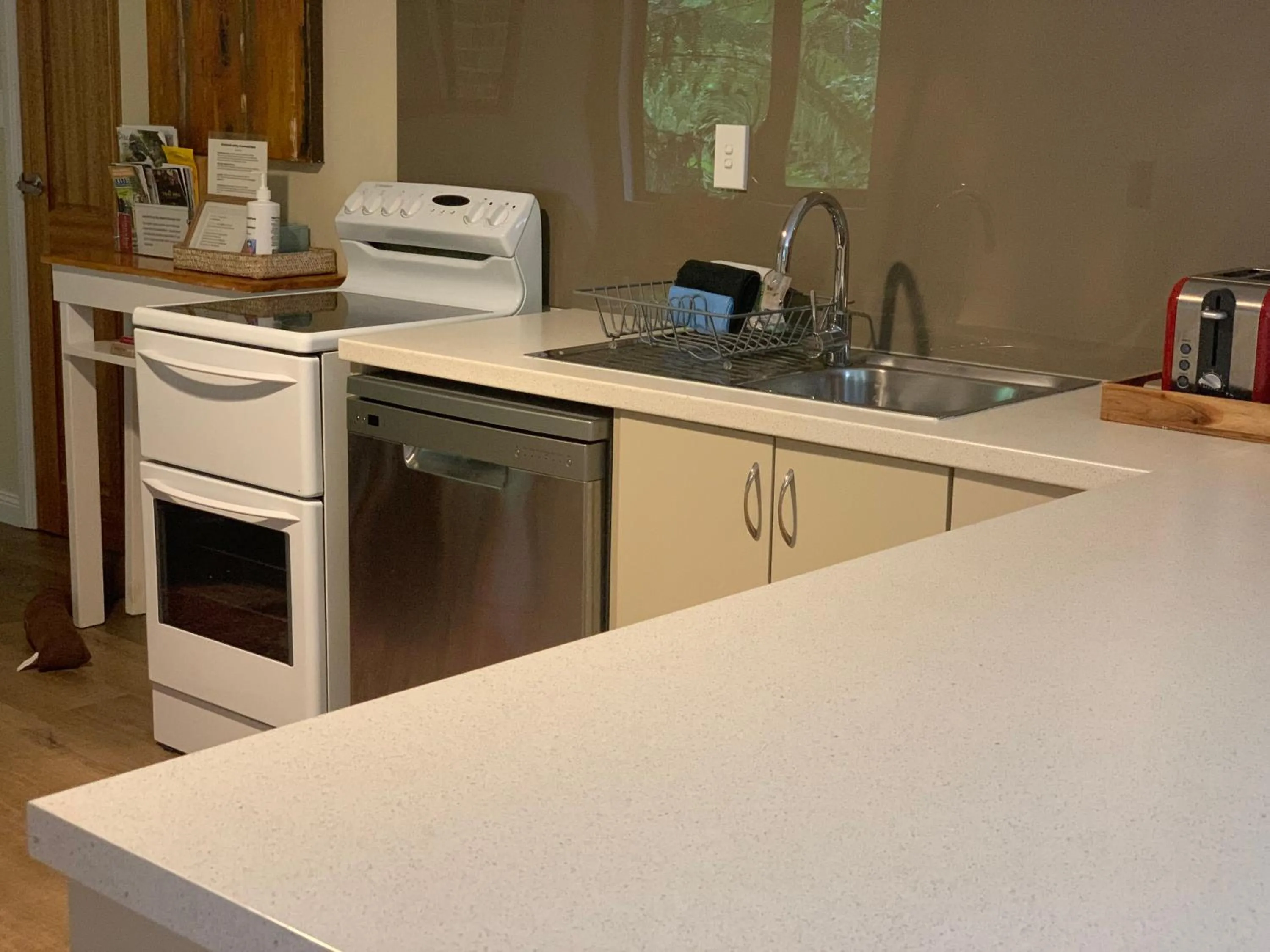 Kitchen or kitchenette in Cloudland Garden Oasis
