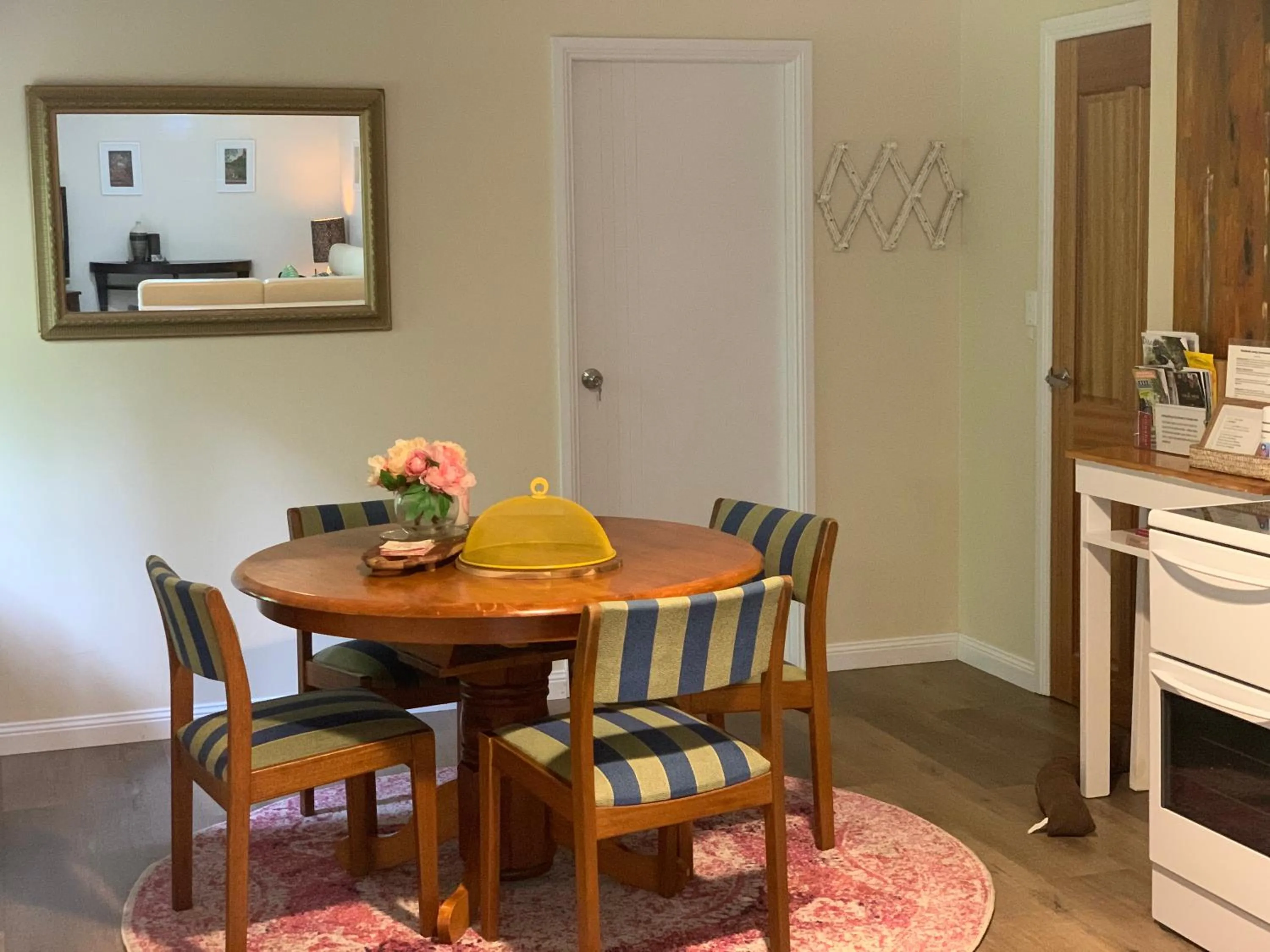 Dining area in Cloudland Garden Oasis
