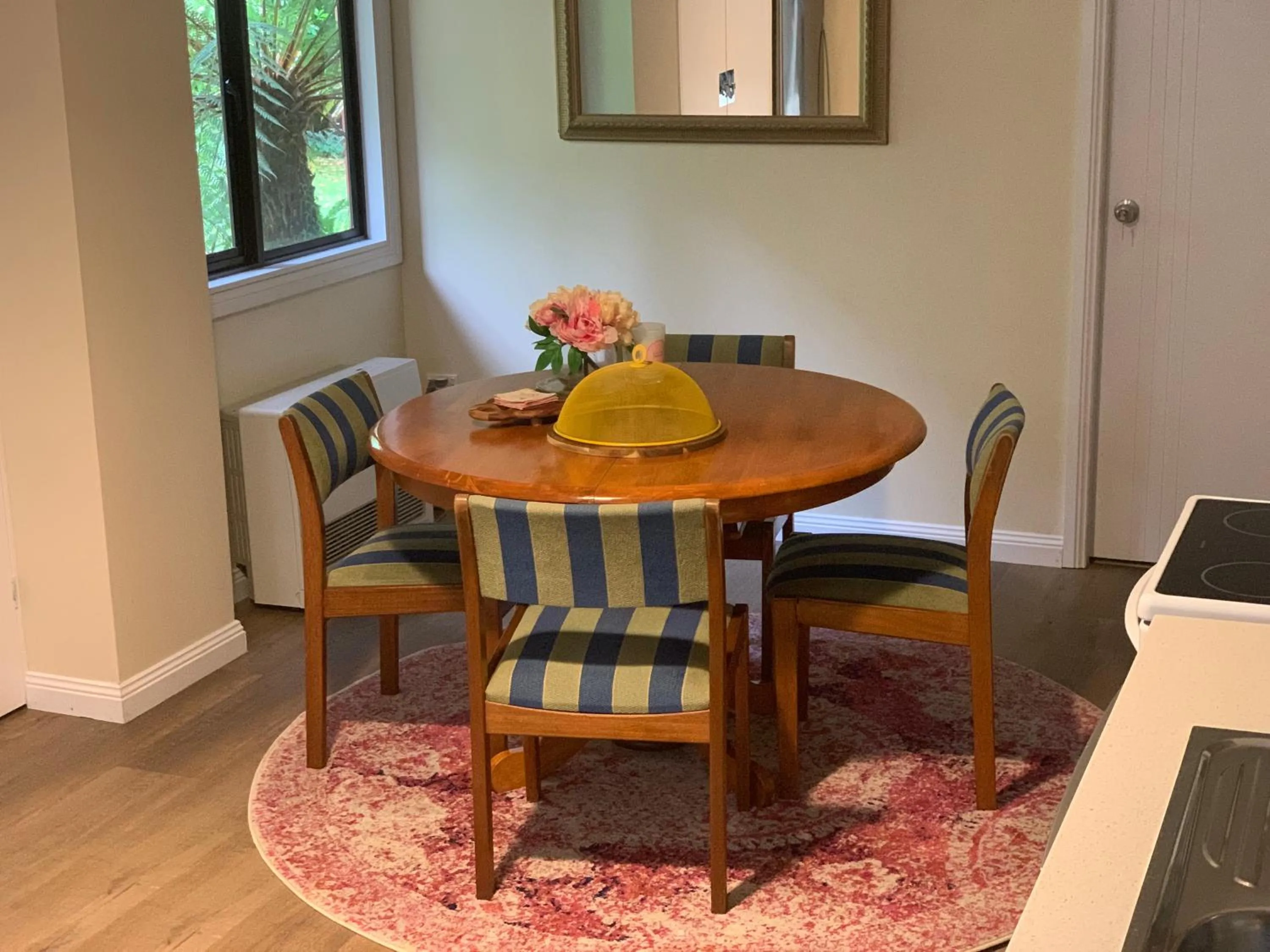 Dining area in Cloudland Garden Oasis