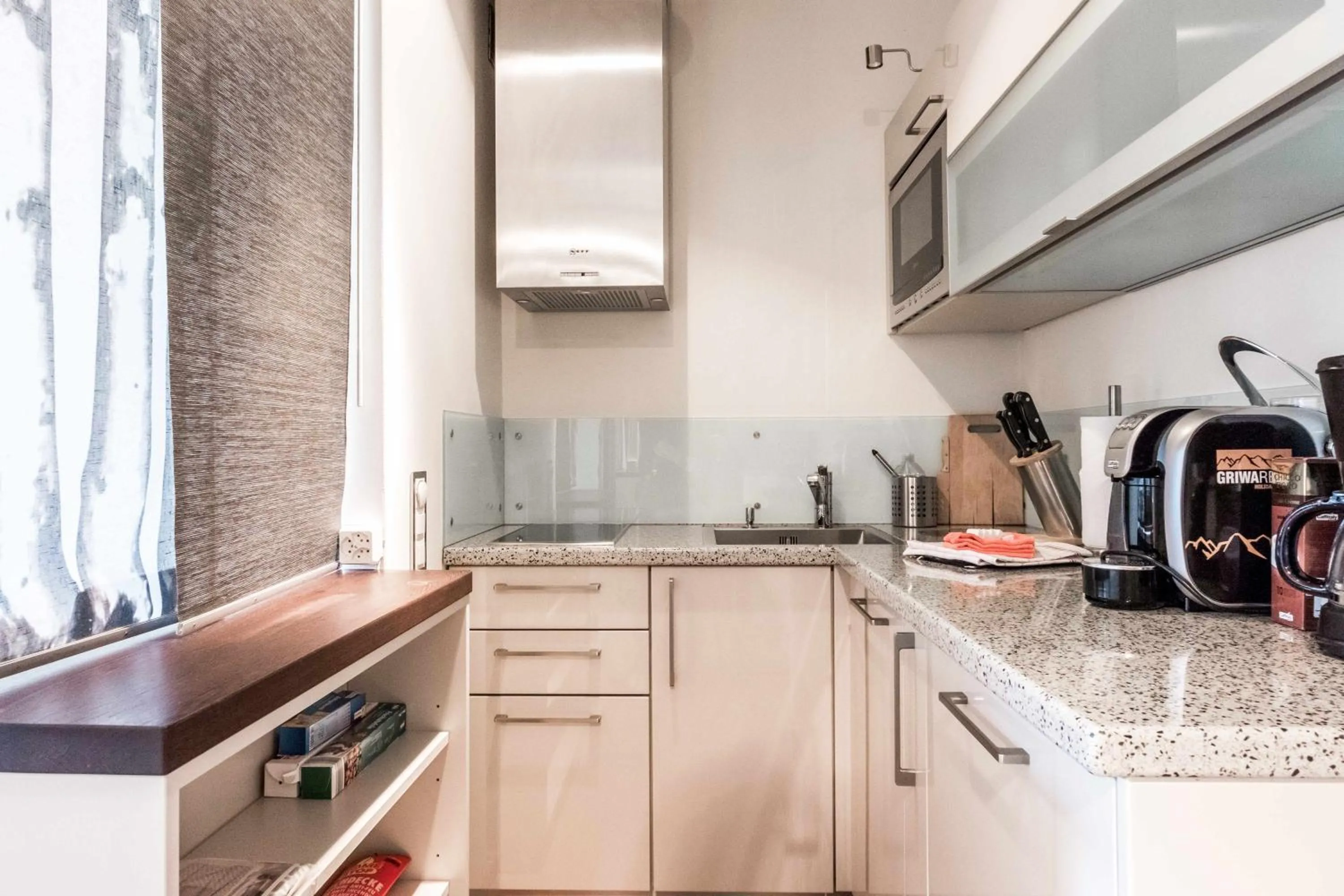 Kitchen or kitchenette in Apartment Alpenrose 2.5 mit Mitbenutzung SPA & Wellness - GRIWA RENT AG