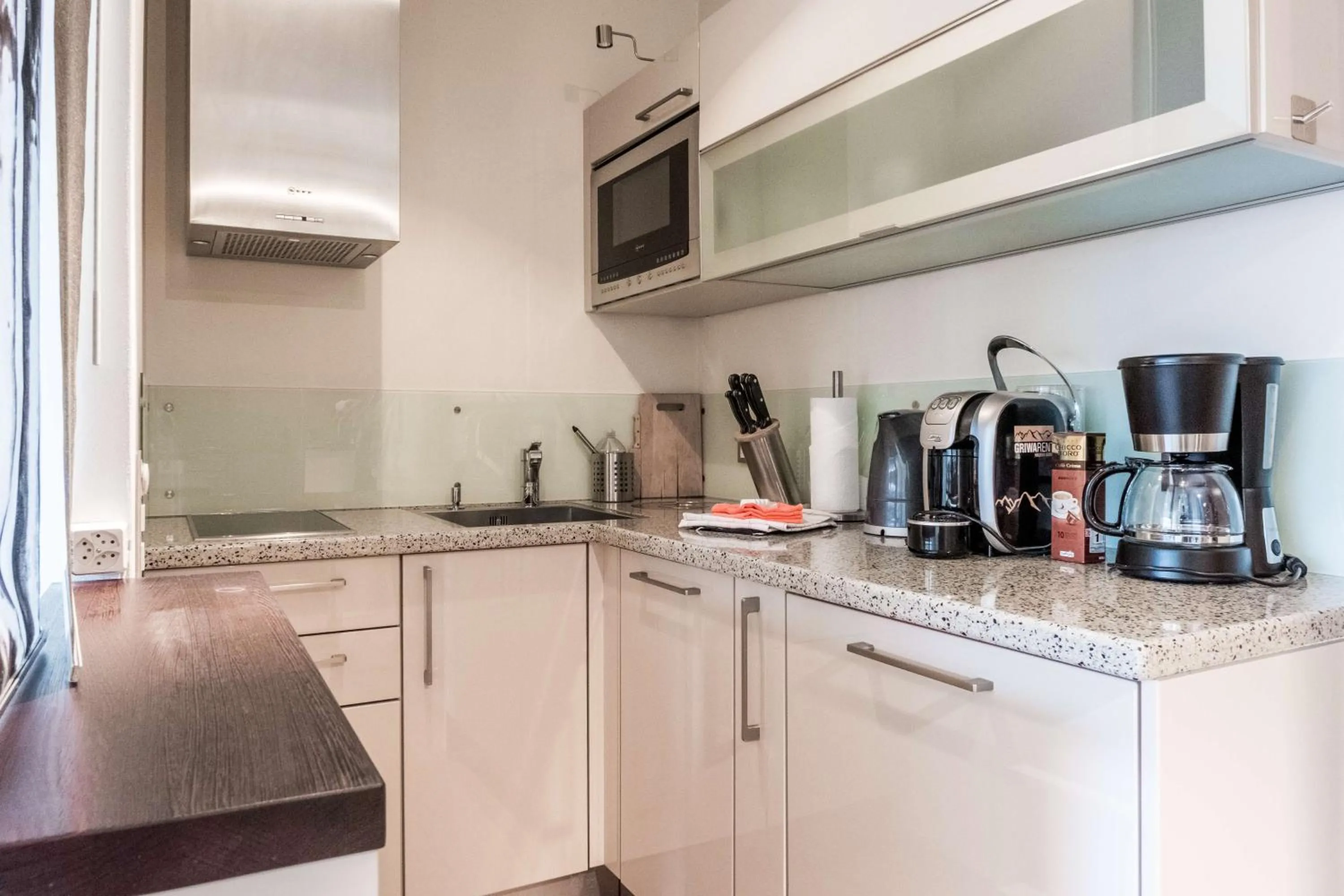 Kitchen or kitchenette in Apartment Alpenrose 2.5 mit Mitbenutzung SPA & Wellness - GRIWA RENT AG