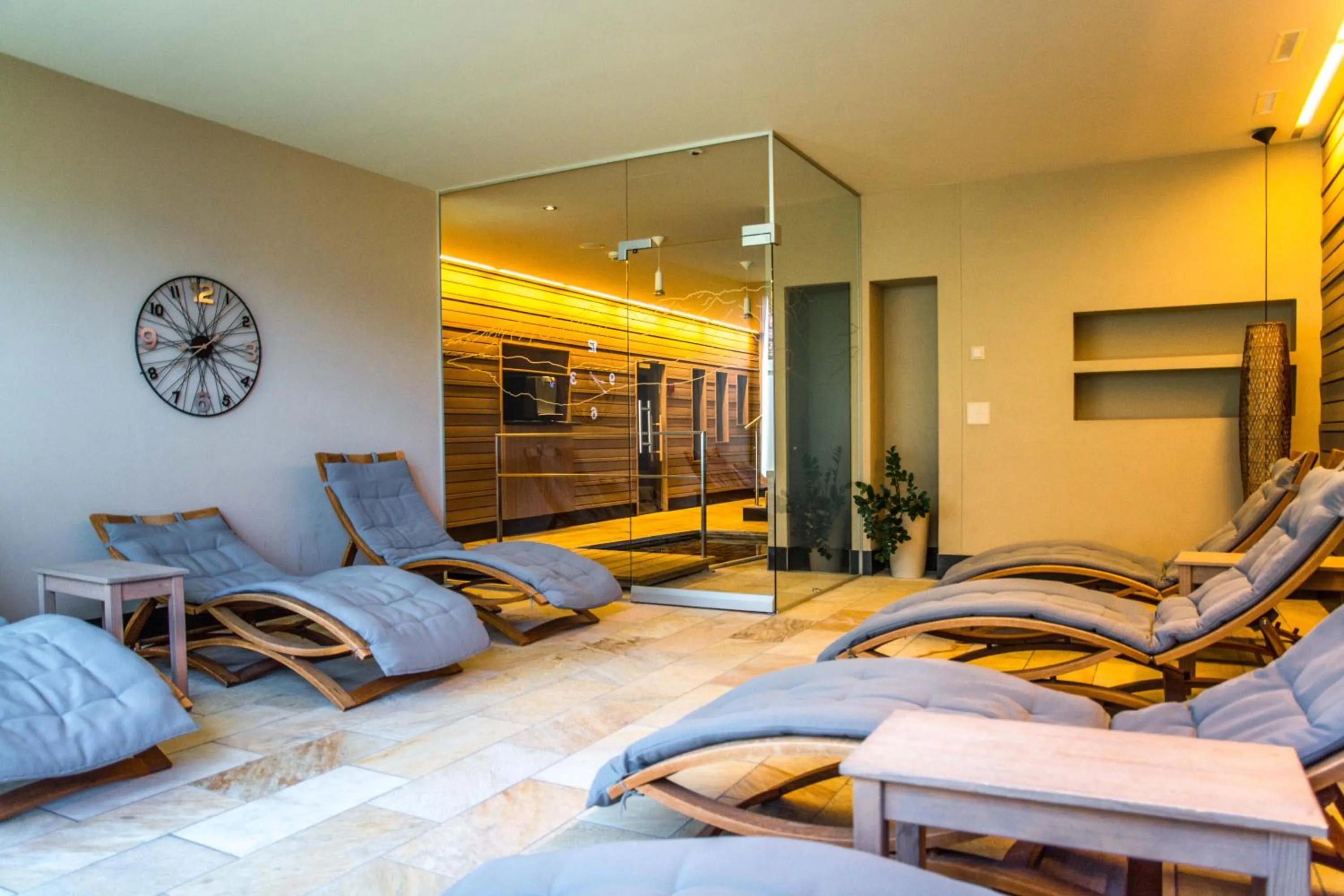 sunbed in Apartment Alpenrose 2.5 mit Mitbenutzung SPA & Wellness - GRIWA RENT AG