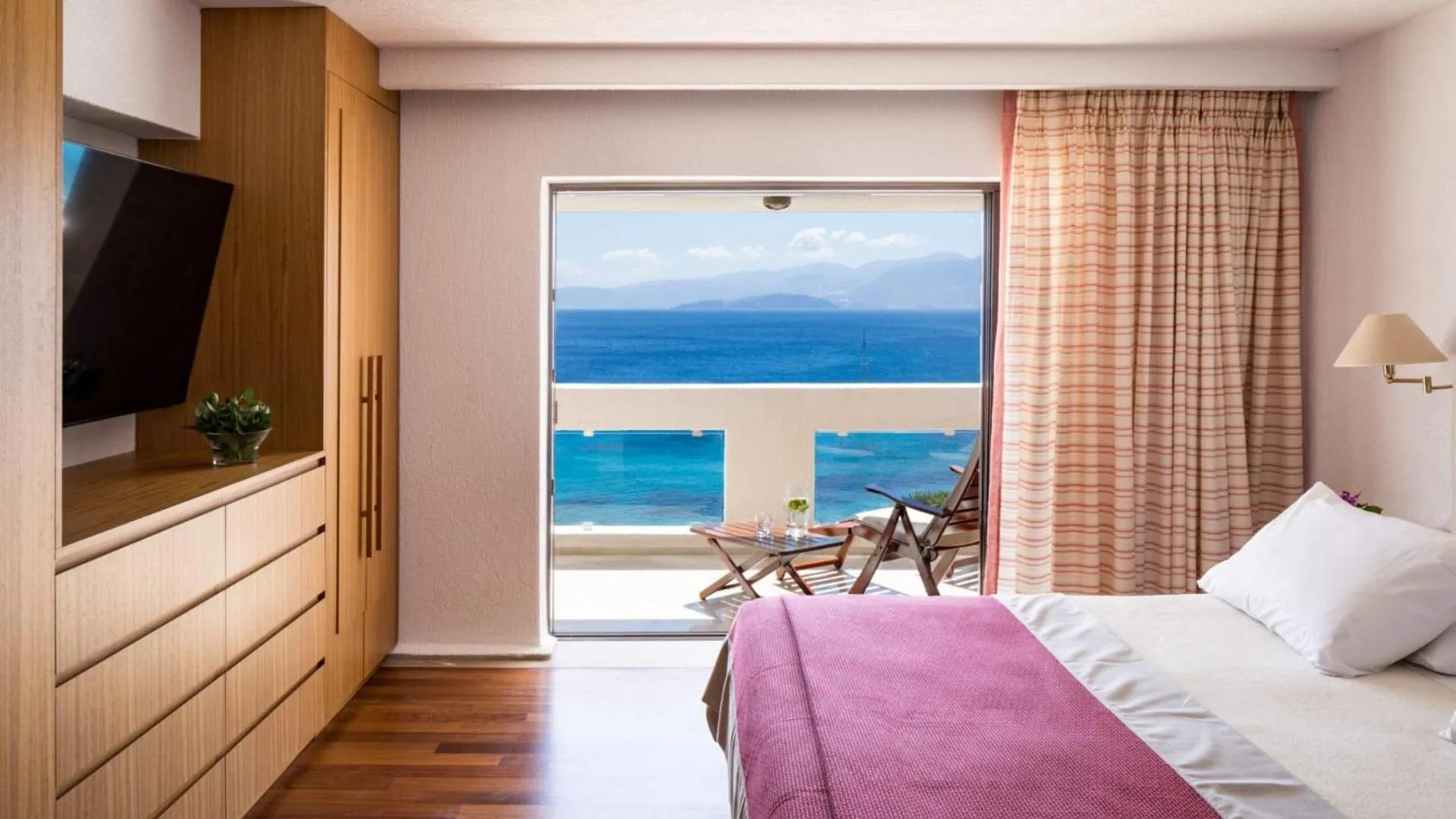 Bedroom, Bed in Elounda Mare Relais & Châteaux Hotel