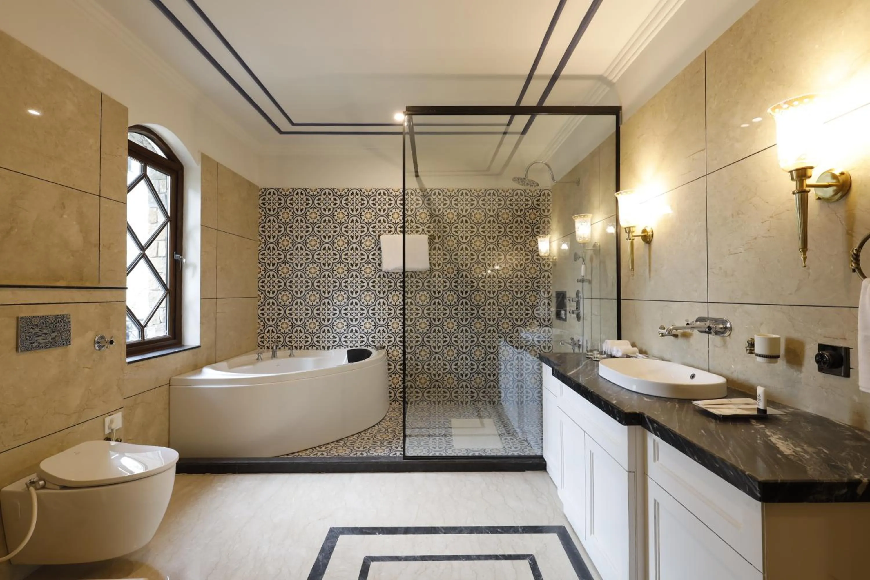 Bath in Infinitea Dakbunglow Palampur