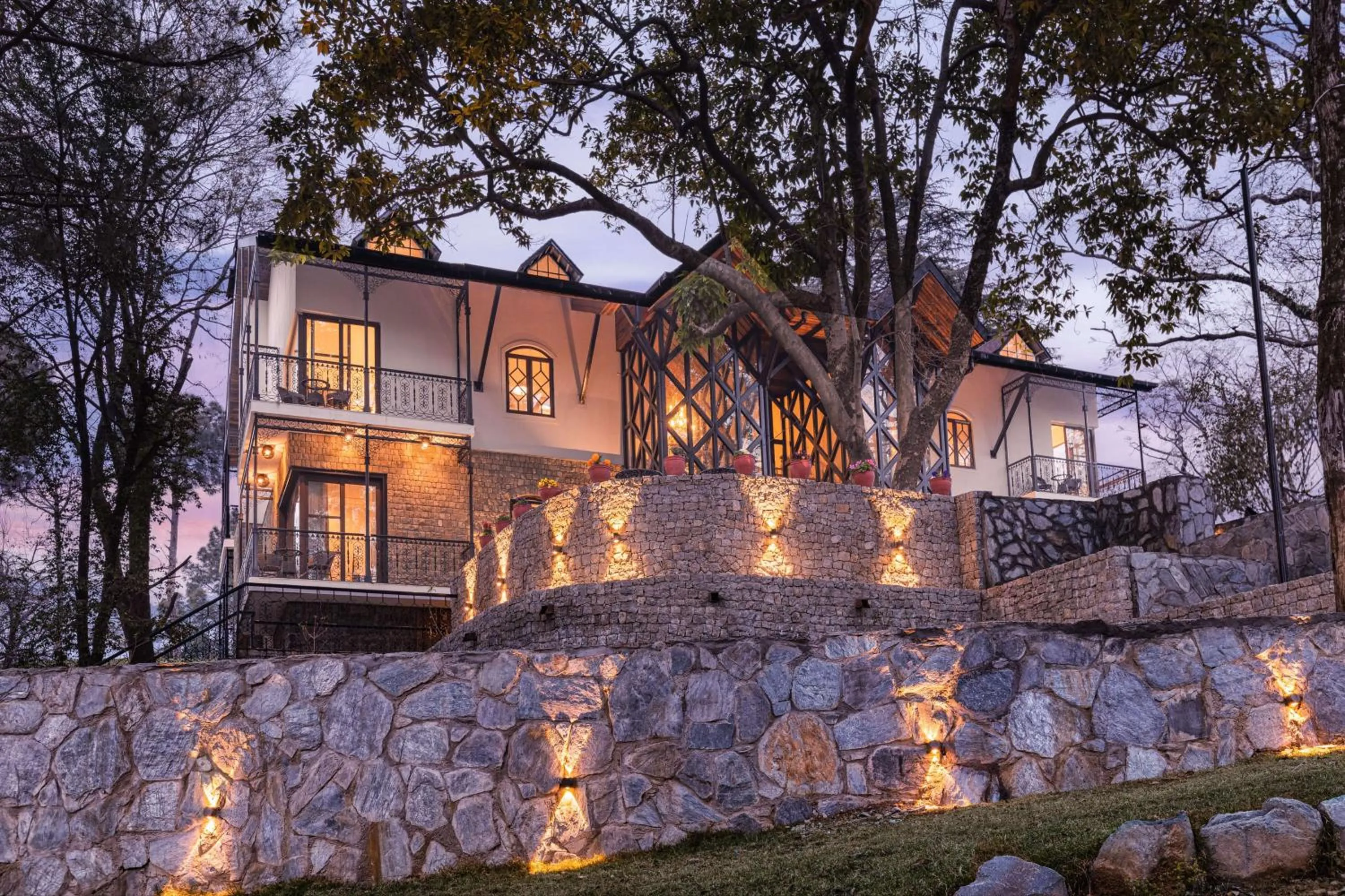 Property building in Infinitea Dakbunglow Palampur