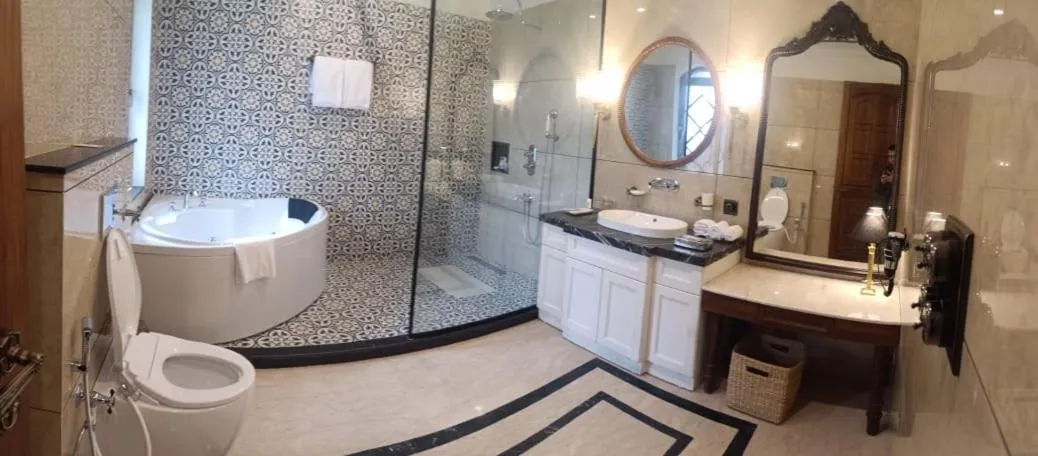 Bathroom in Infinitea Dakbunglow Palampur