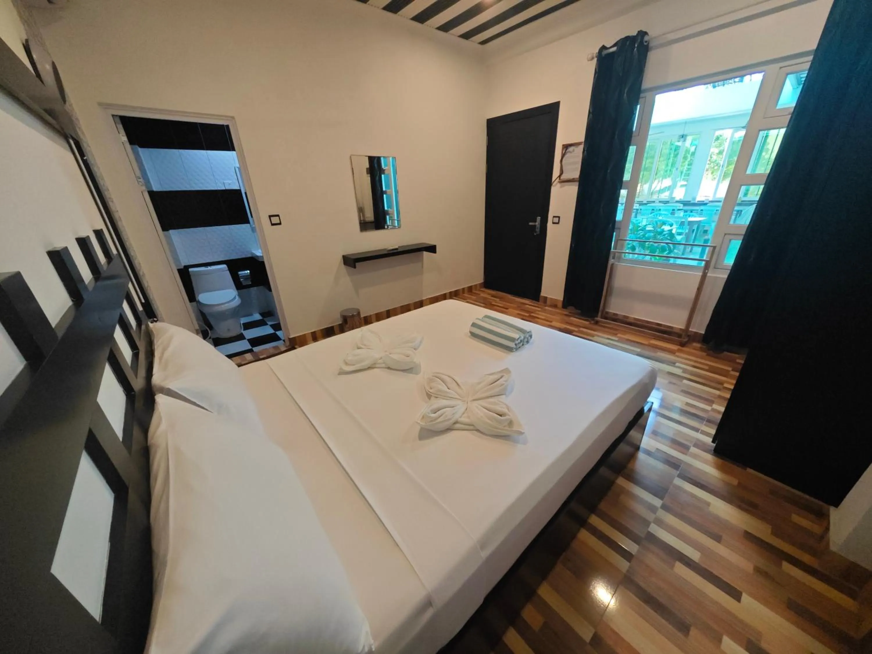 Bedroom, Bed in Dhonfulhafi Beach View