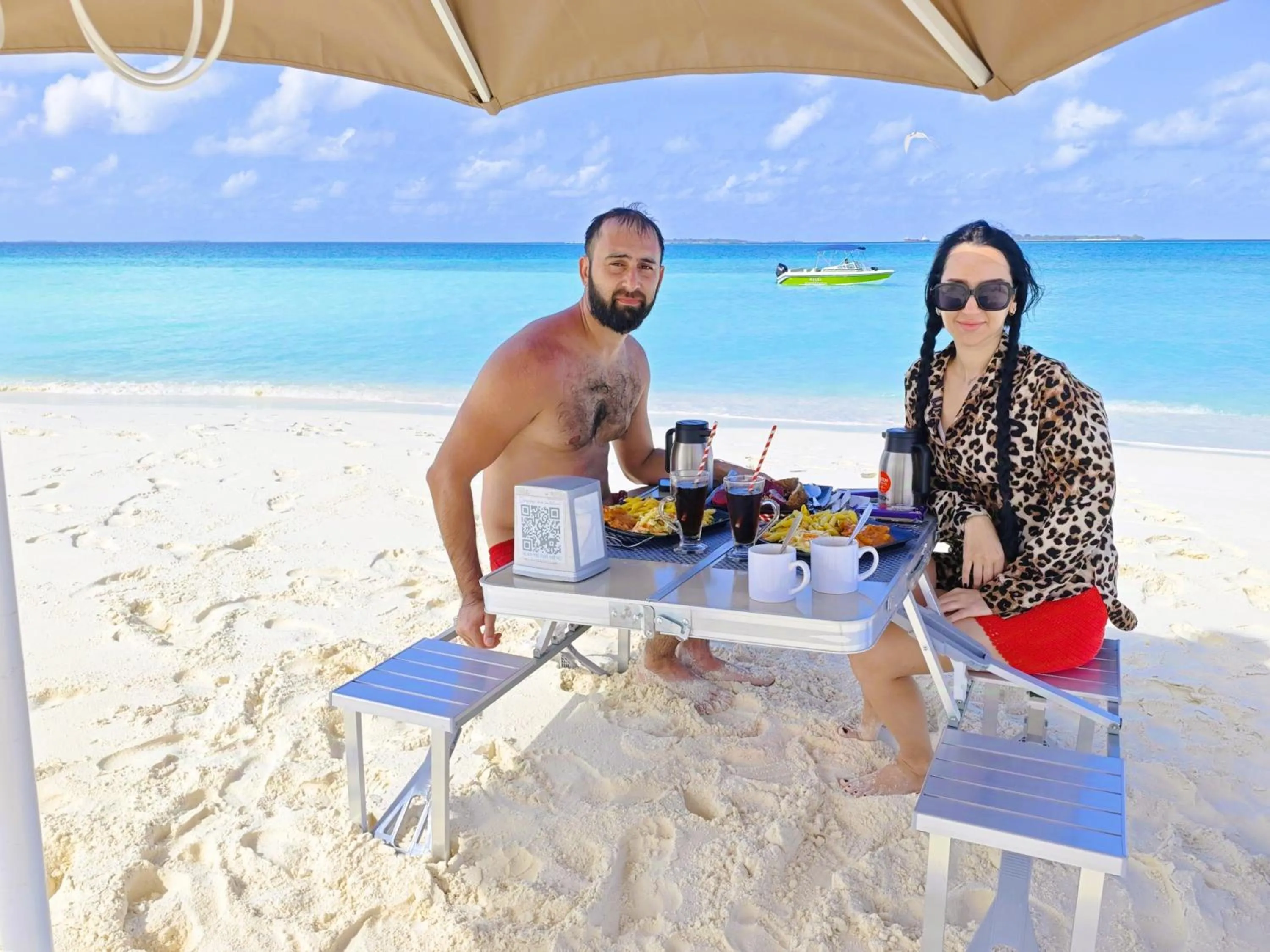 Guests in Dhonfulhafi Beach View