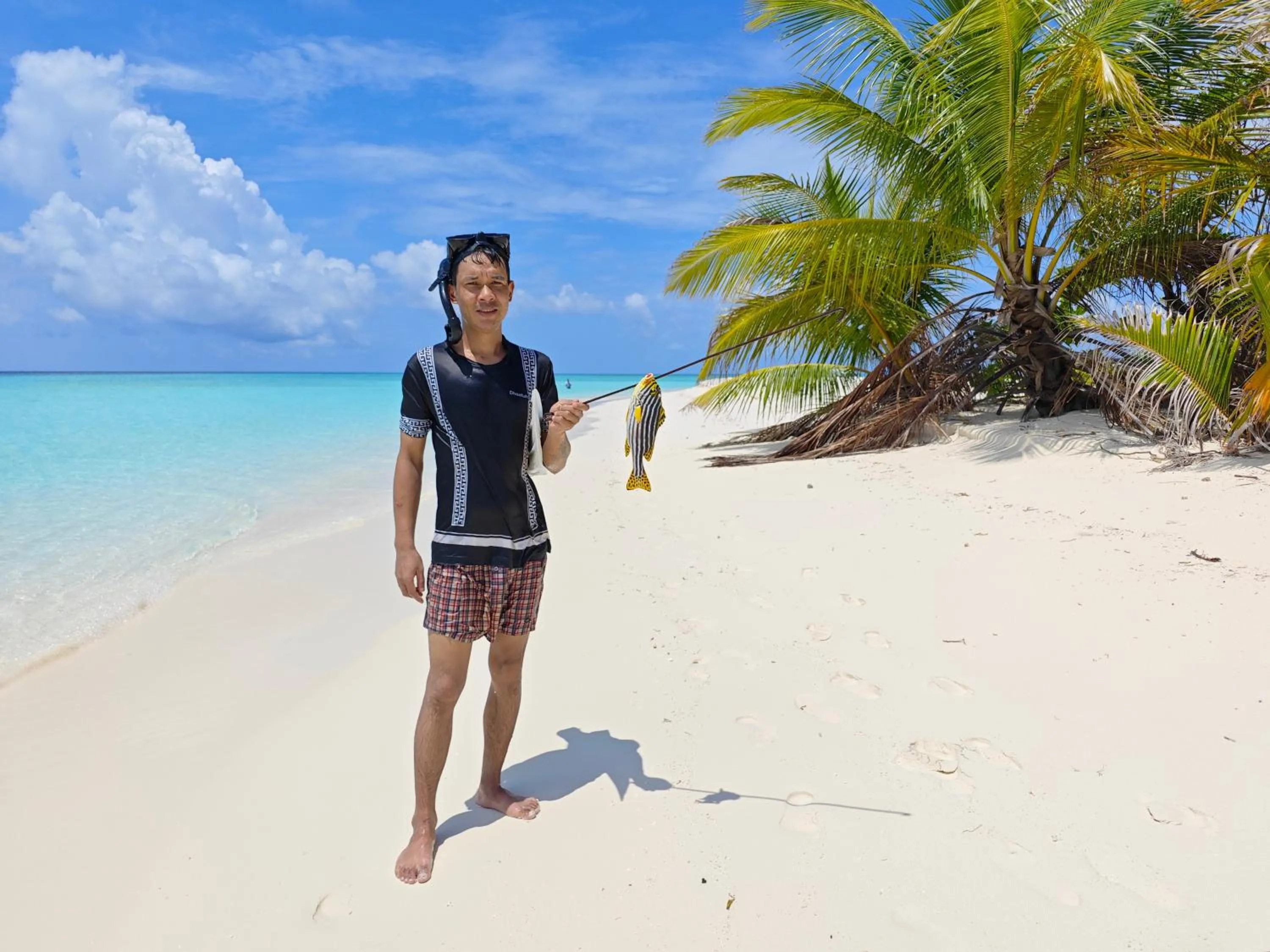 Fishing in Dhonfulhafi Beach View