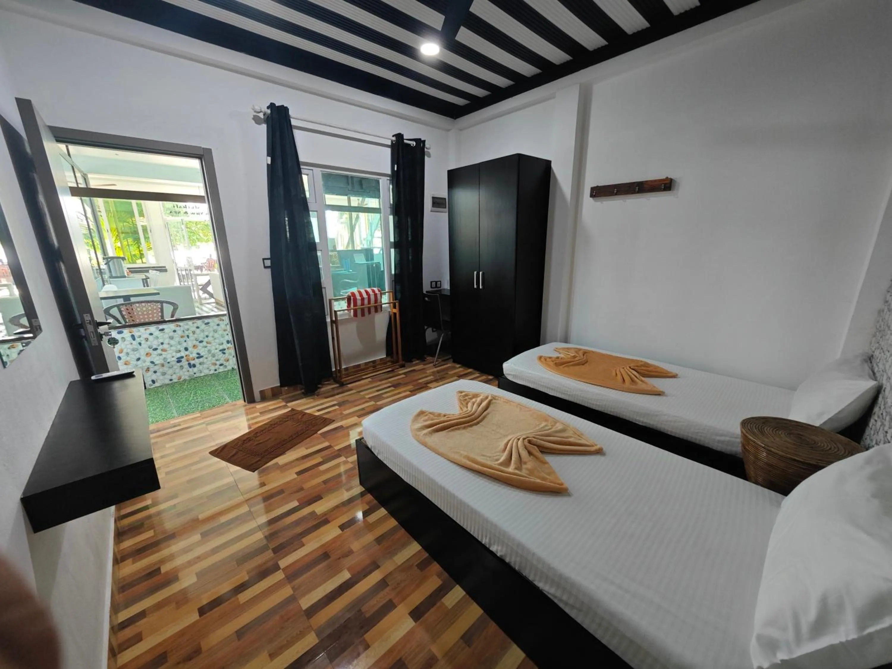 Bed in Dhonfulhafi Beach View