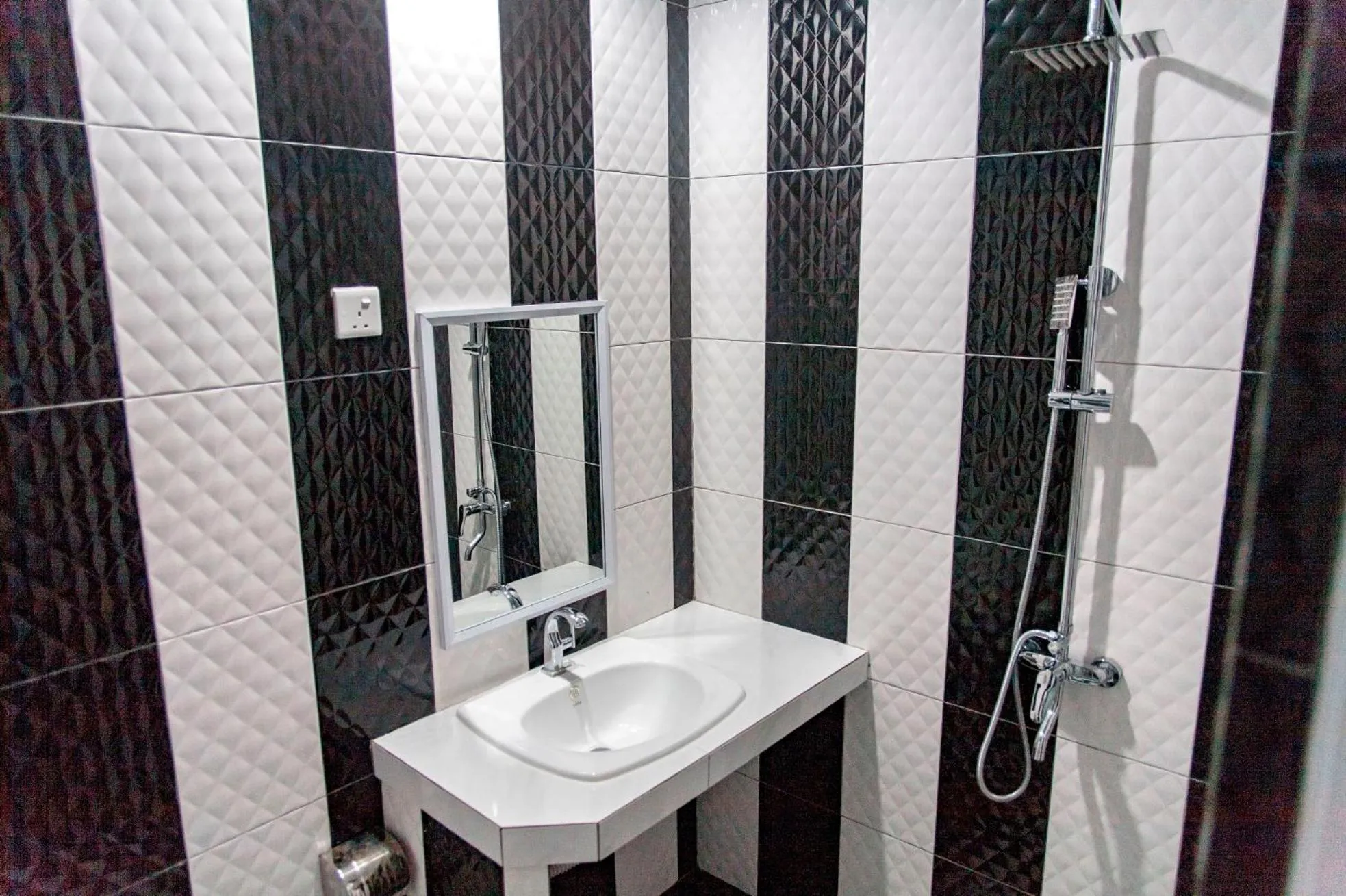 Shower in Dhonfulhafi Beach View