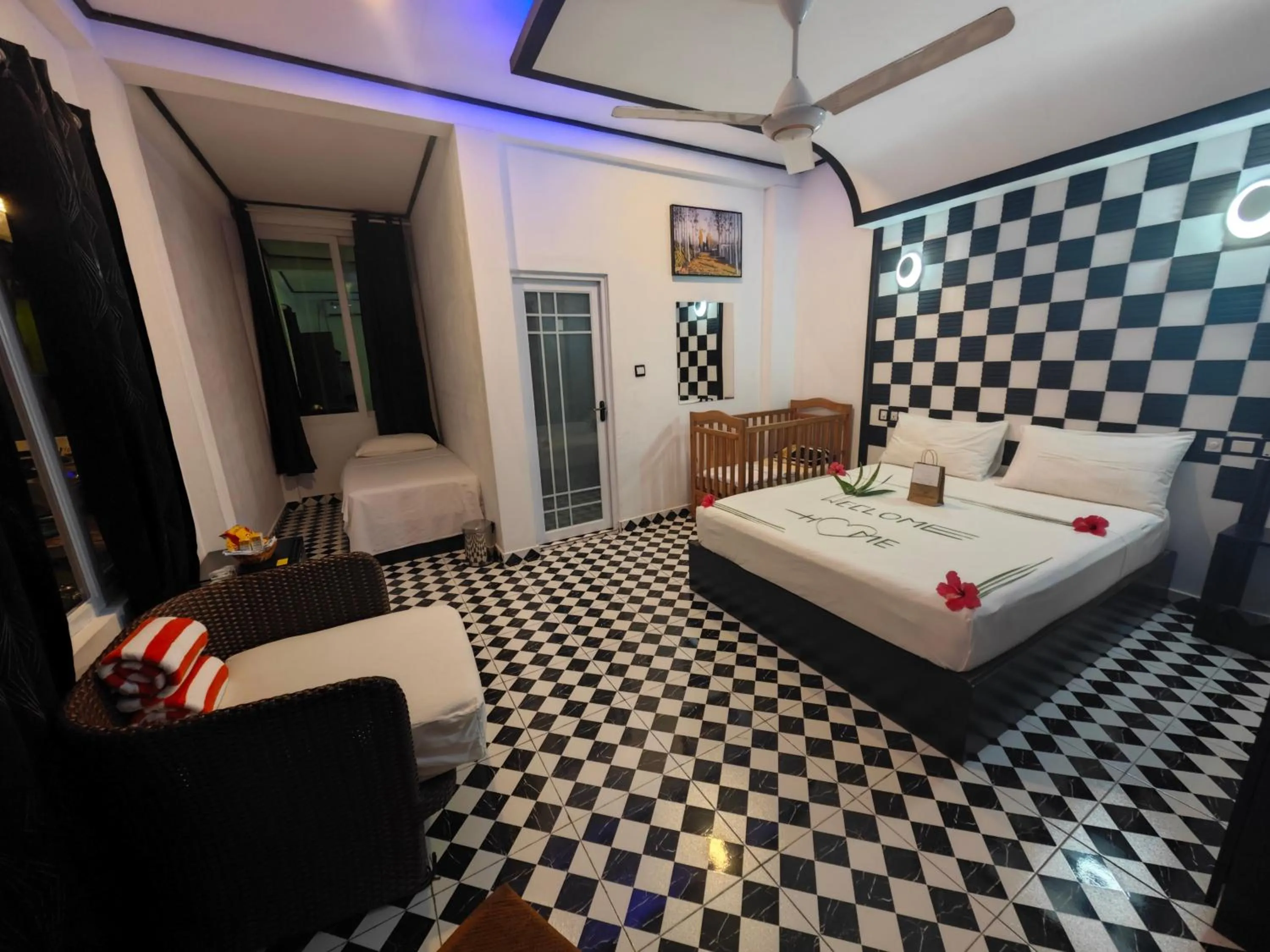 Bedroom, Bed in Dhonfulhafi Beach View