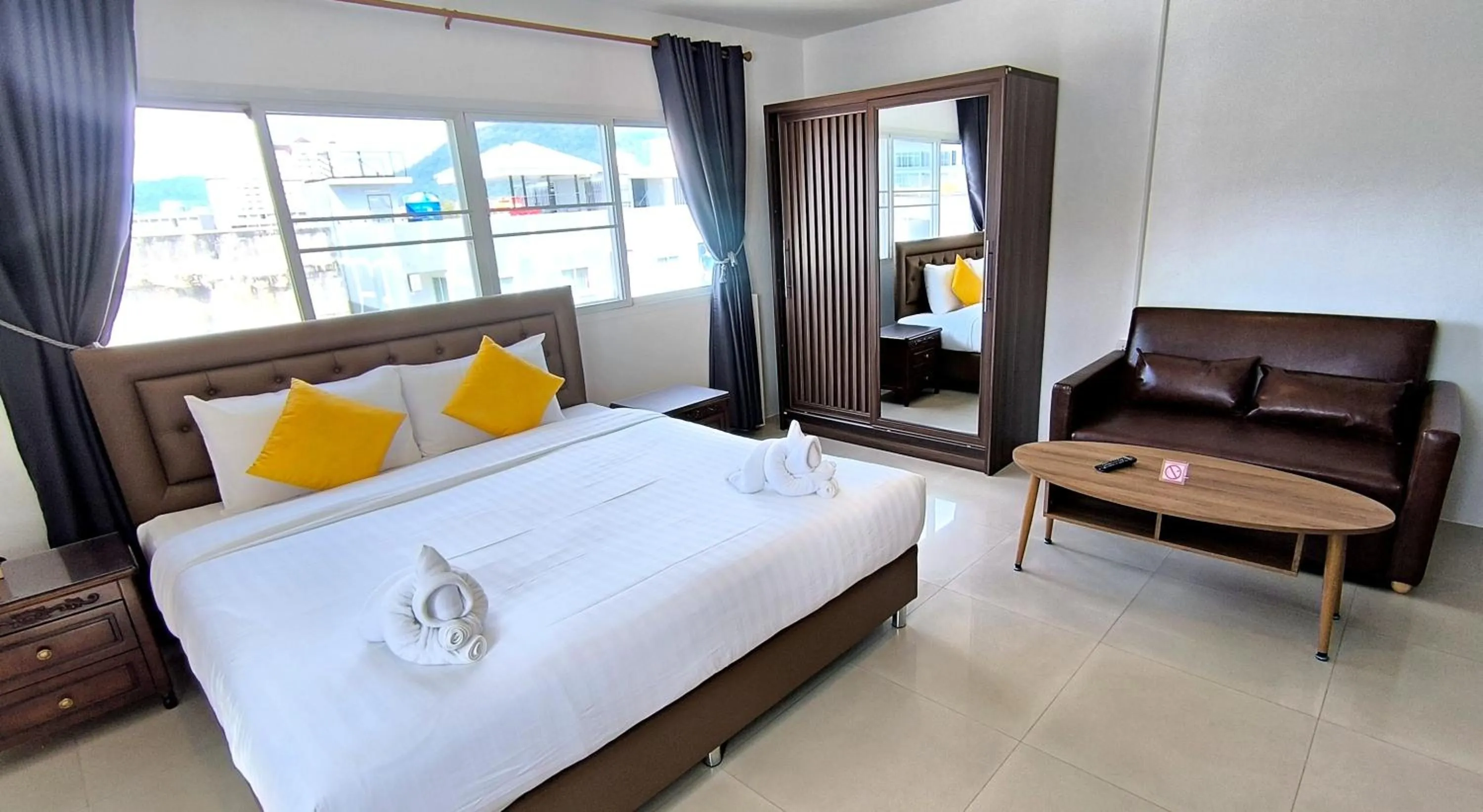 Photo of the whole room, Bed in Southern Comfort Patong
