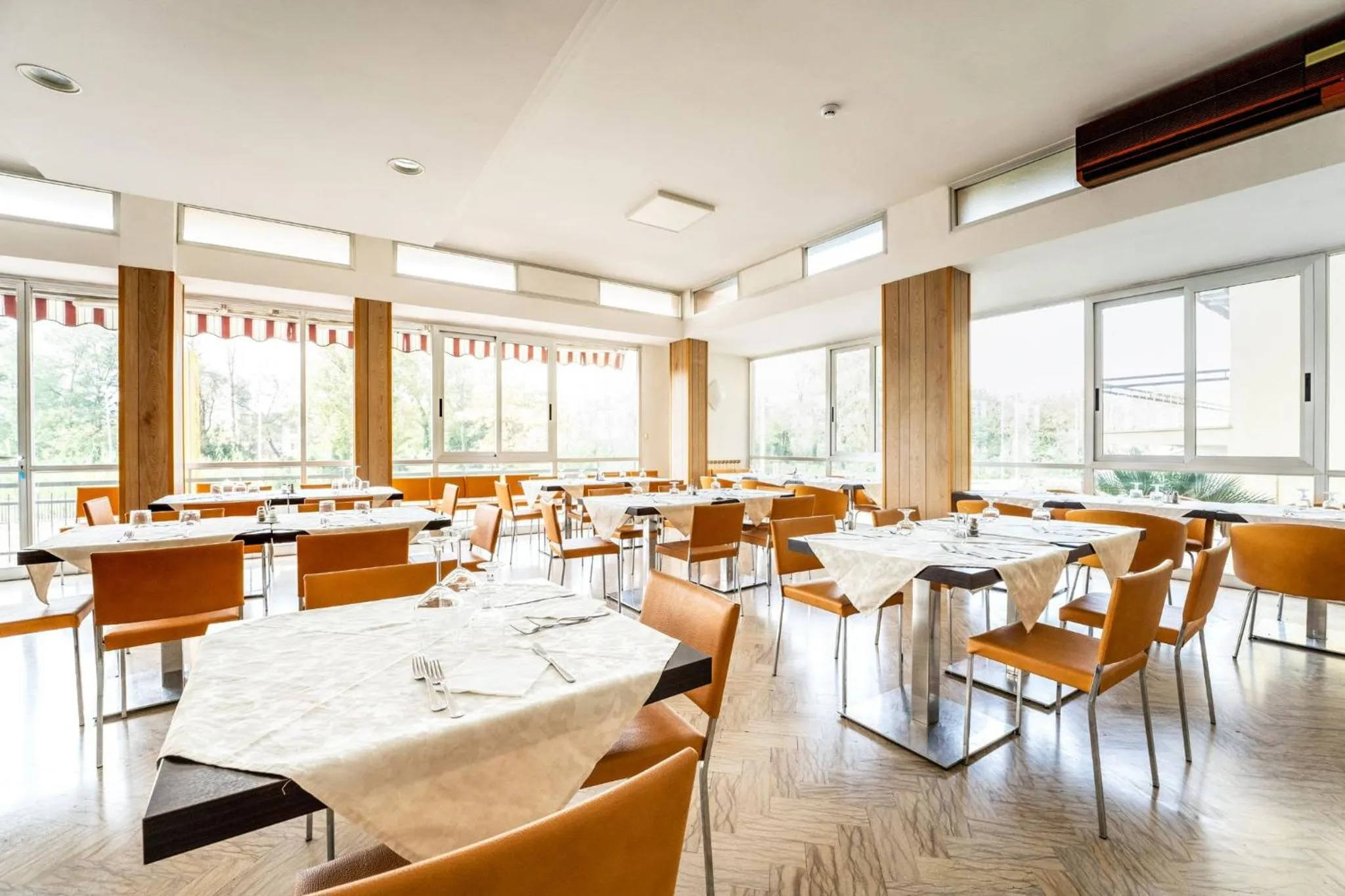 Restaurant/places to eat in Hotel Naica