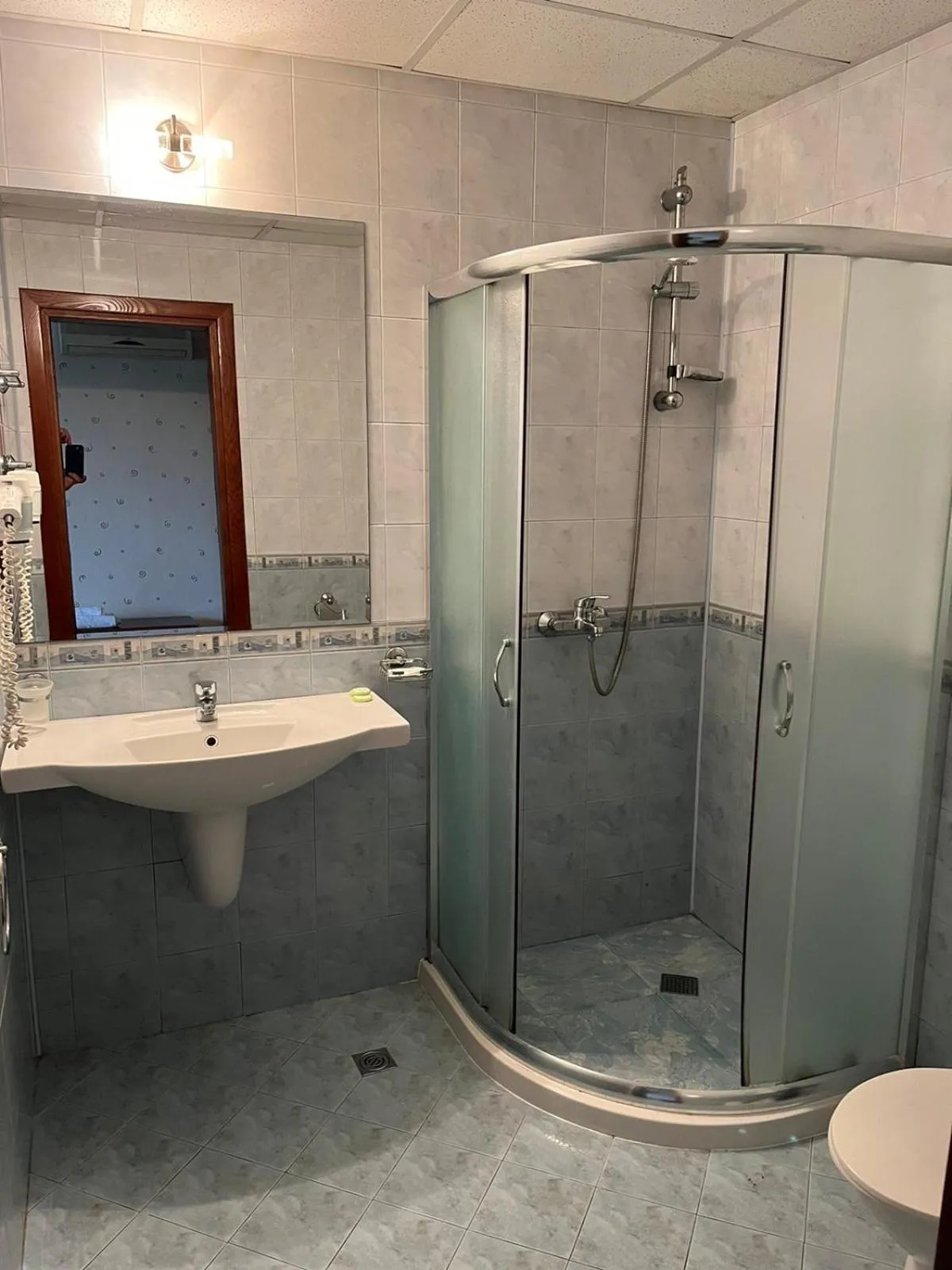 Shower in HOTEL BOLYARI