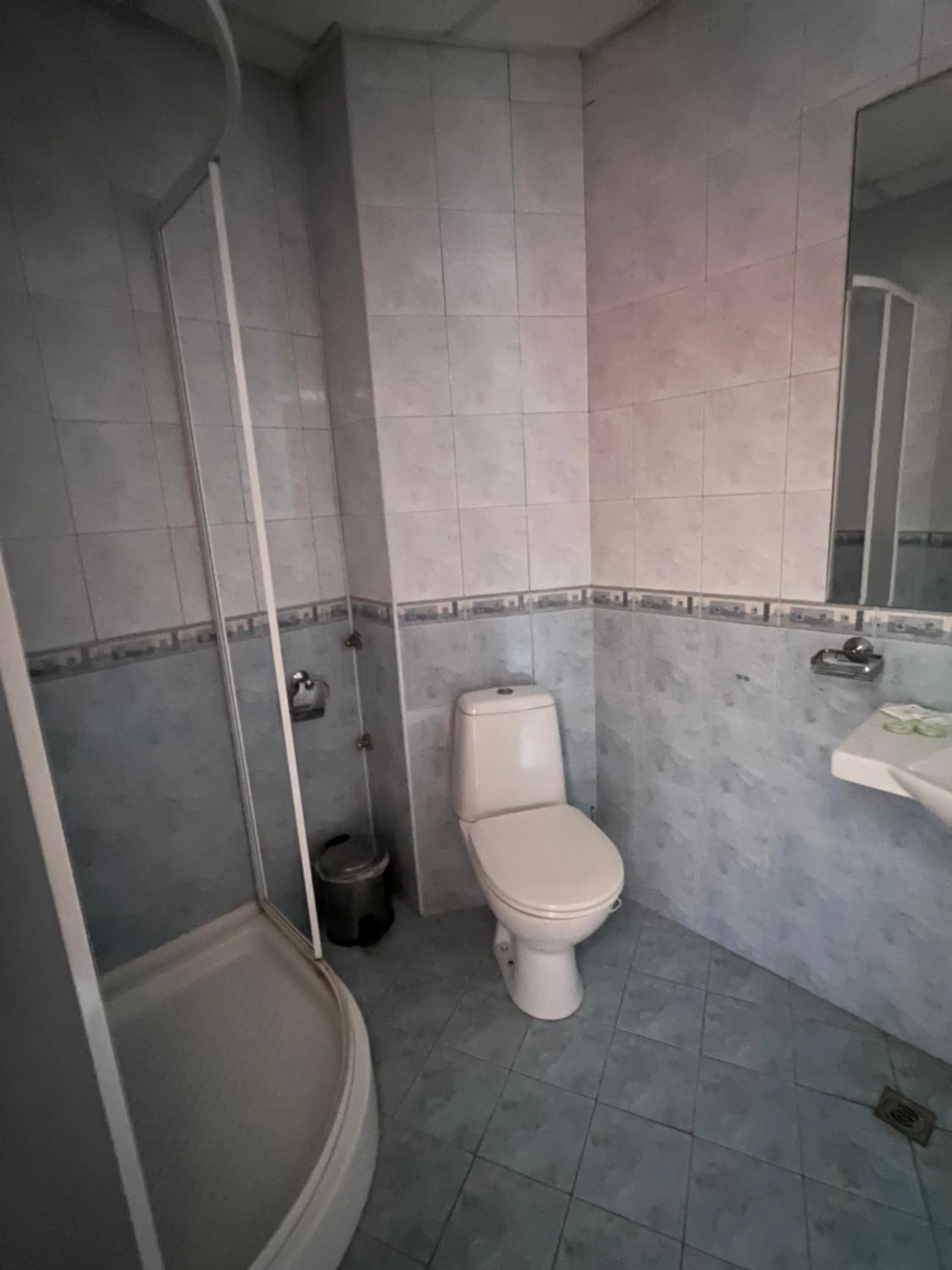 Shower in HOTEL BOLYARI