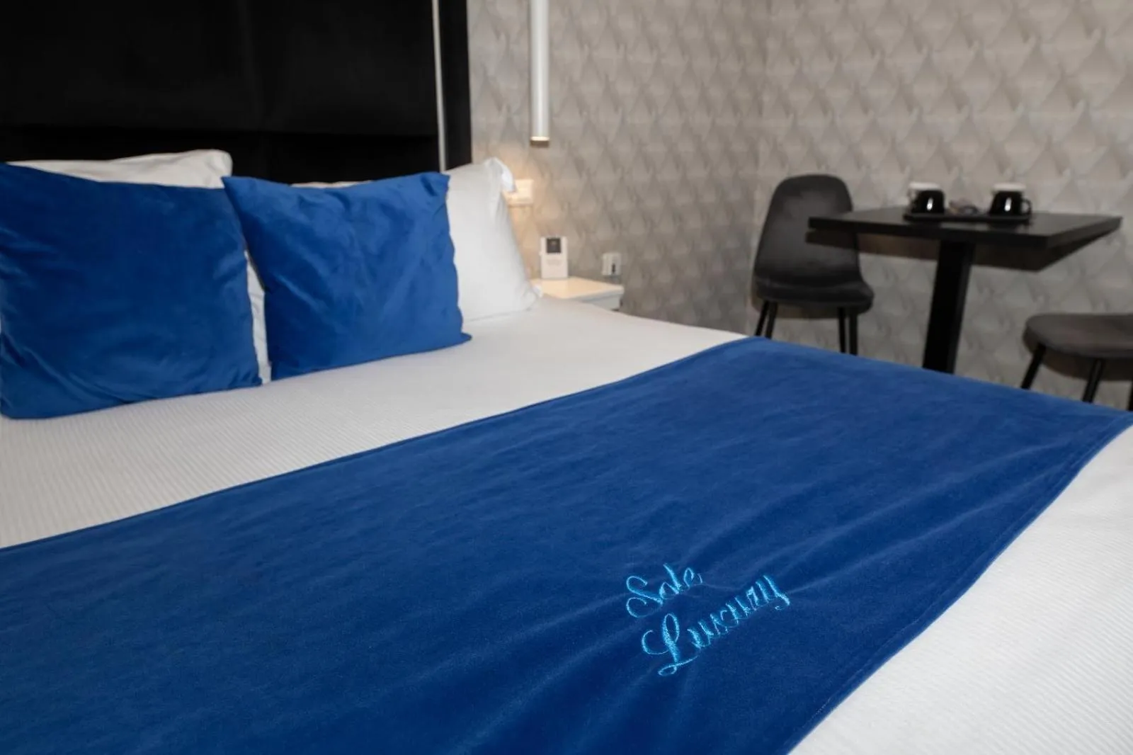 Bedroom, Bed in Luna Luxury Bed and Breakfast