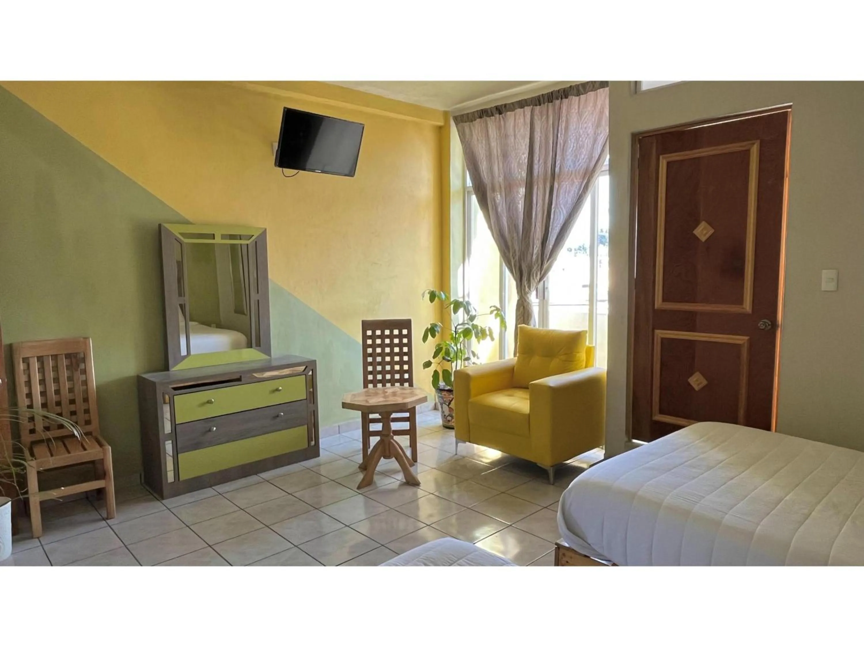 Bedroom, Bed in OYO Hotel Museo Carnaval