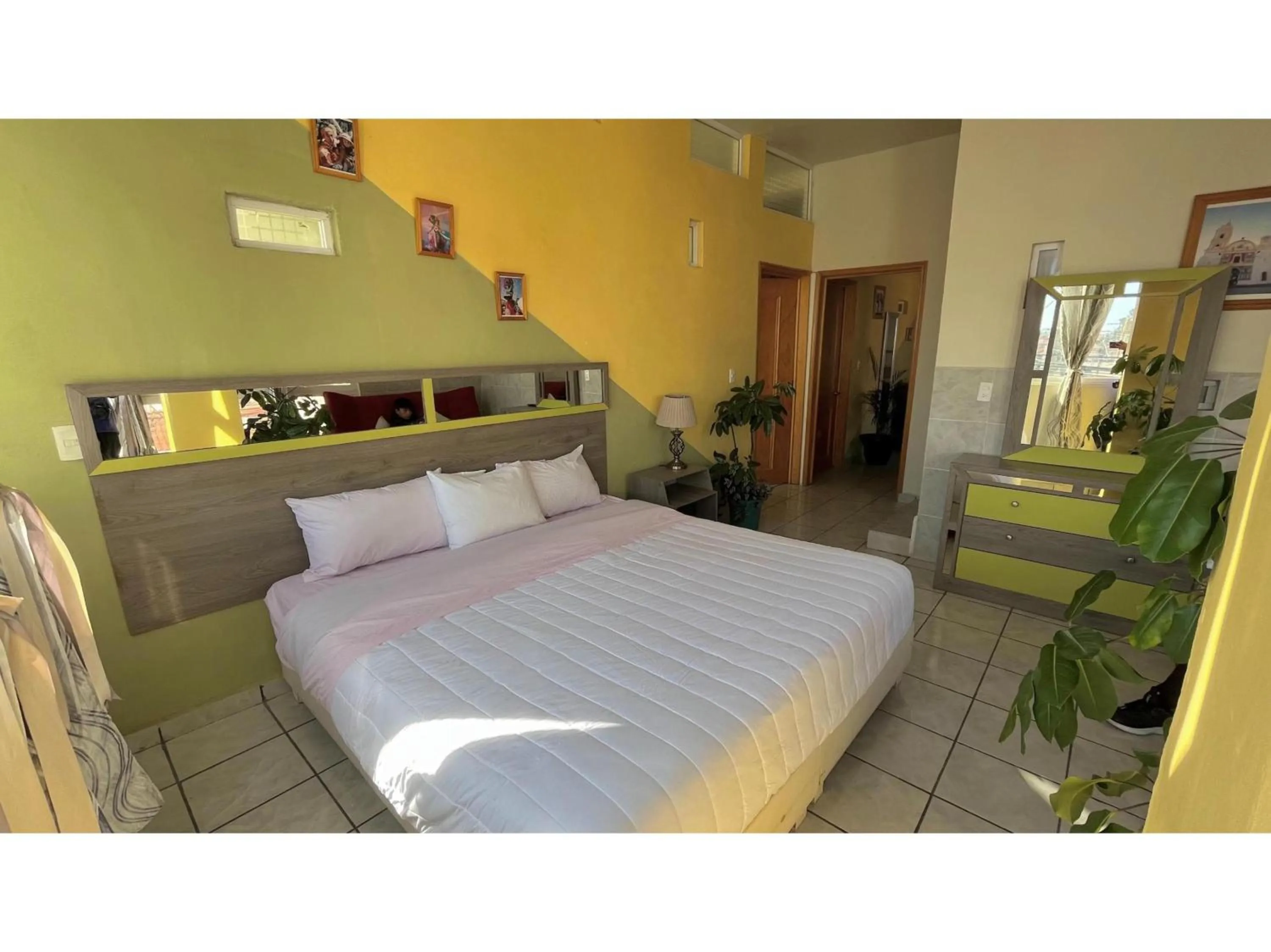 Bedroom, Bed in OYO Hotel Museo Carnaval