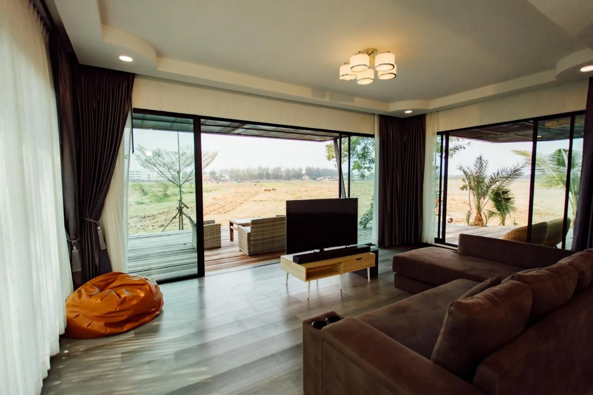 Communal lounge/ TV room in KEPT Cabana เคปท์ คาบานา