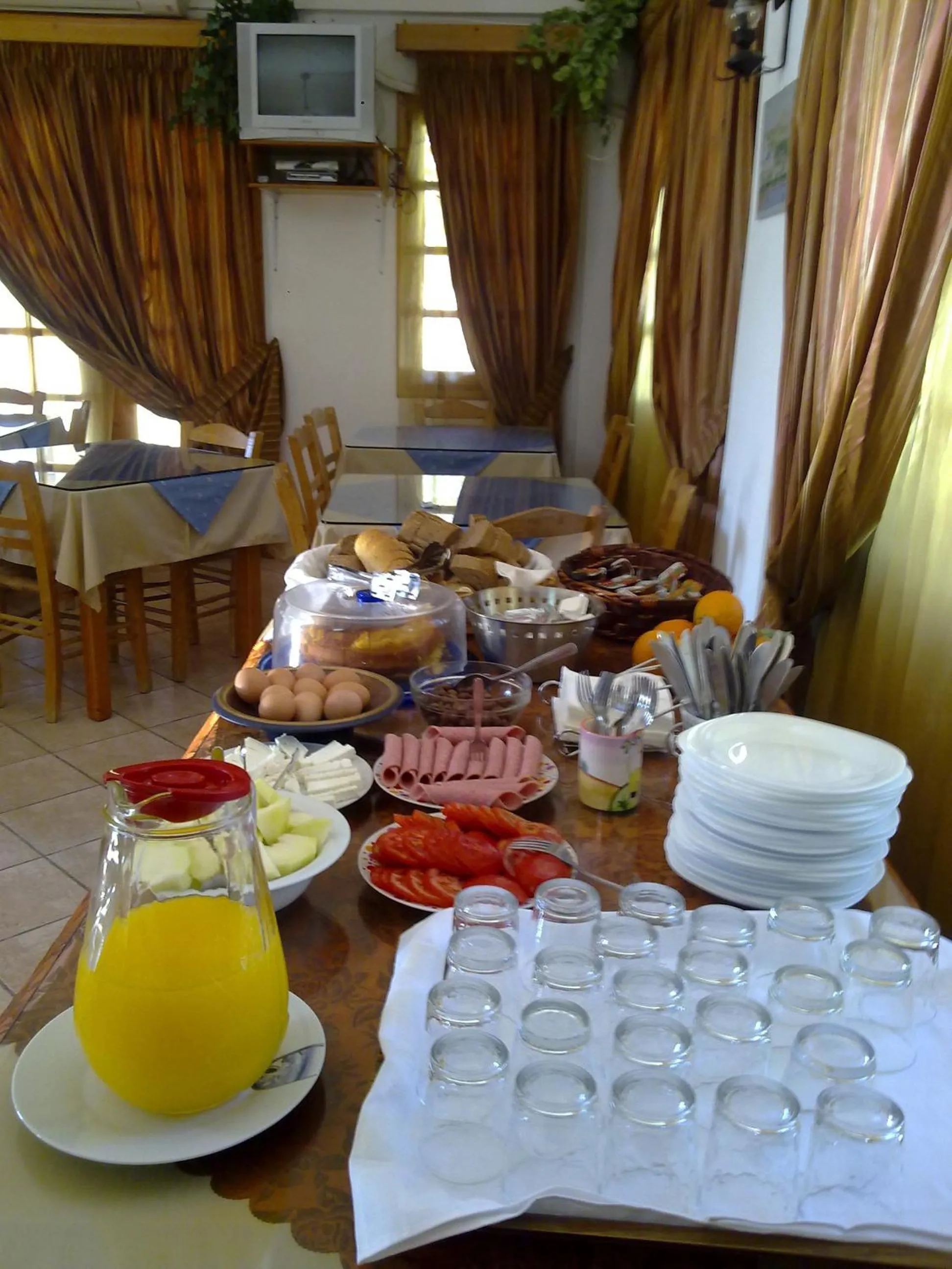 Food and drinks in Dimitris Villa Hotel