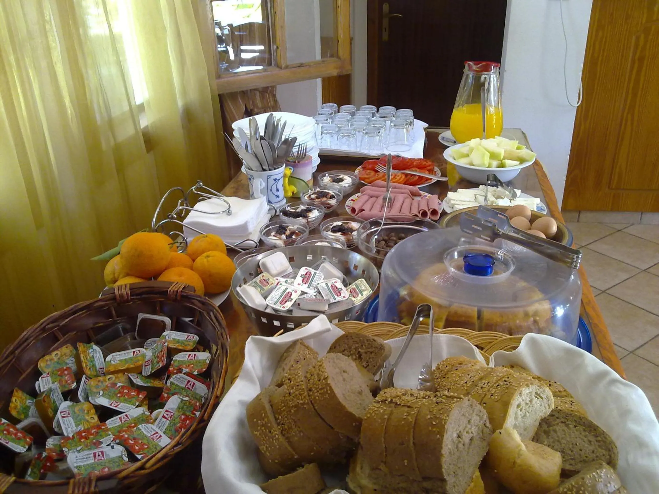 Food and drinks in Dimitris Villa Hotel