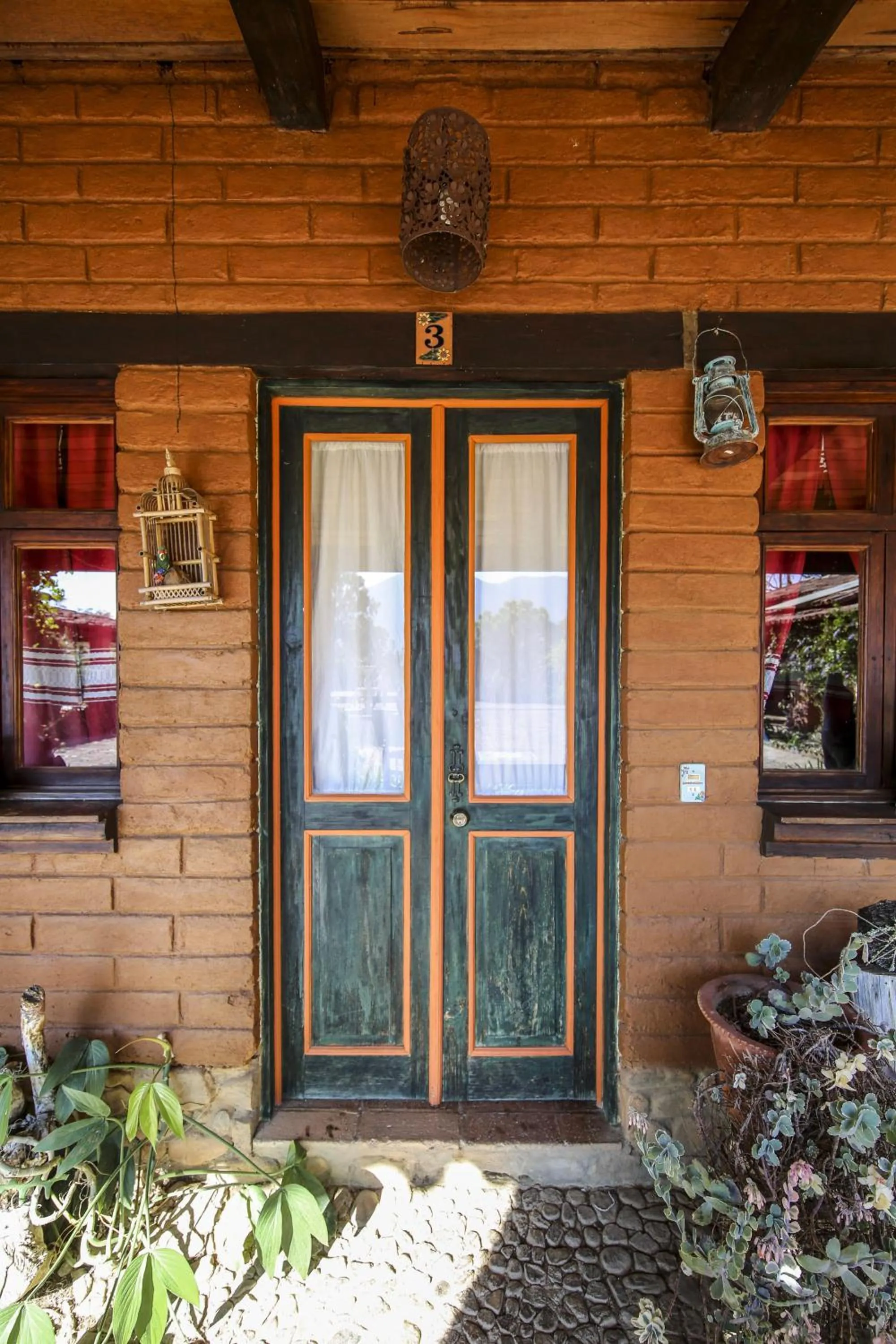 Facade/entrance in Huayápam Yù'ú Lodge
