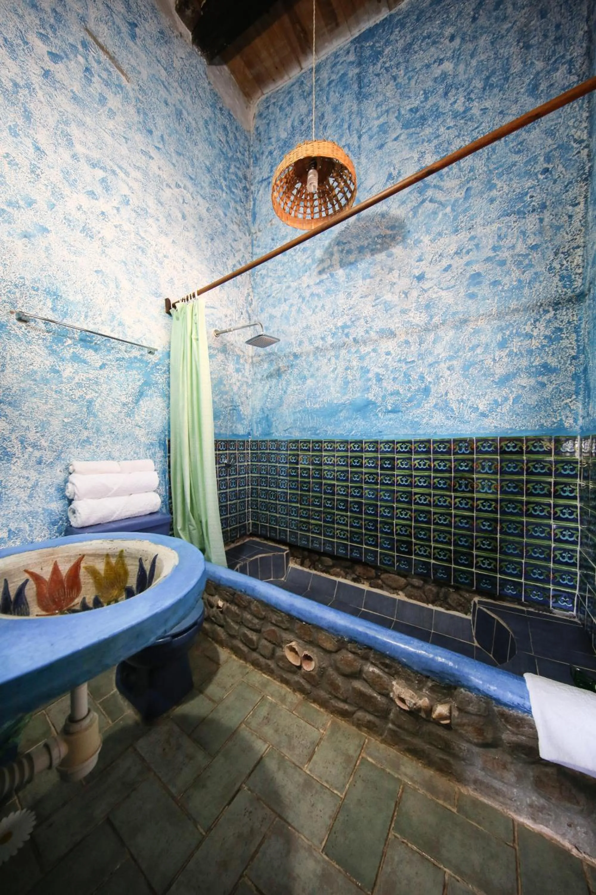 Bathroom, Bed in Huayápam Yù'ú Lodge