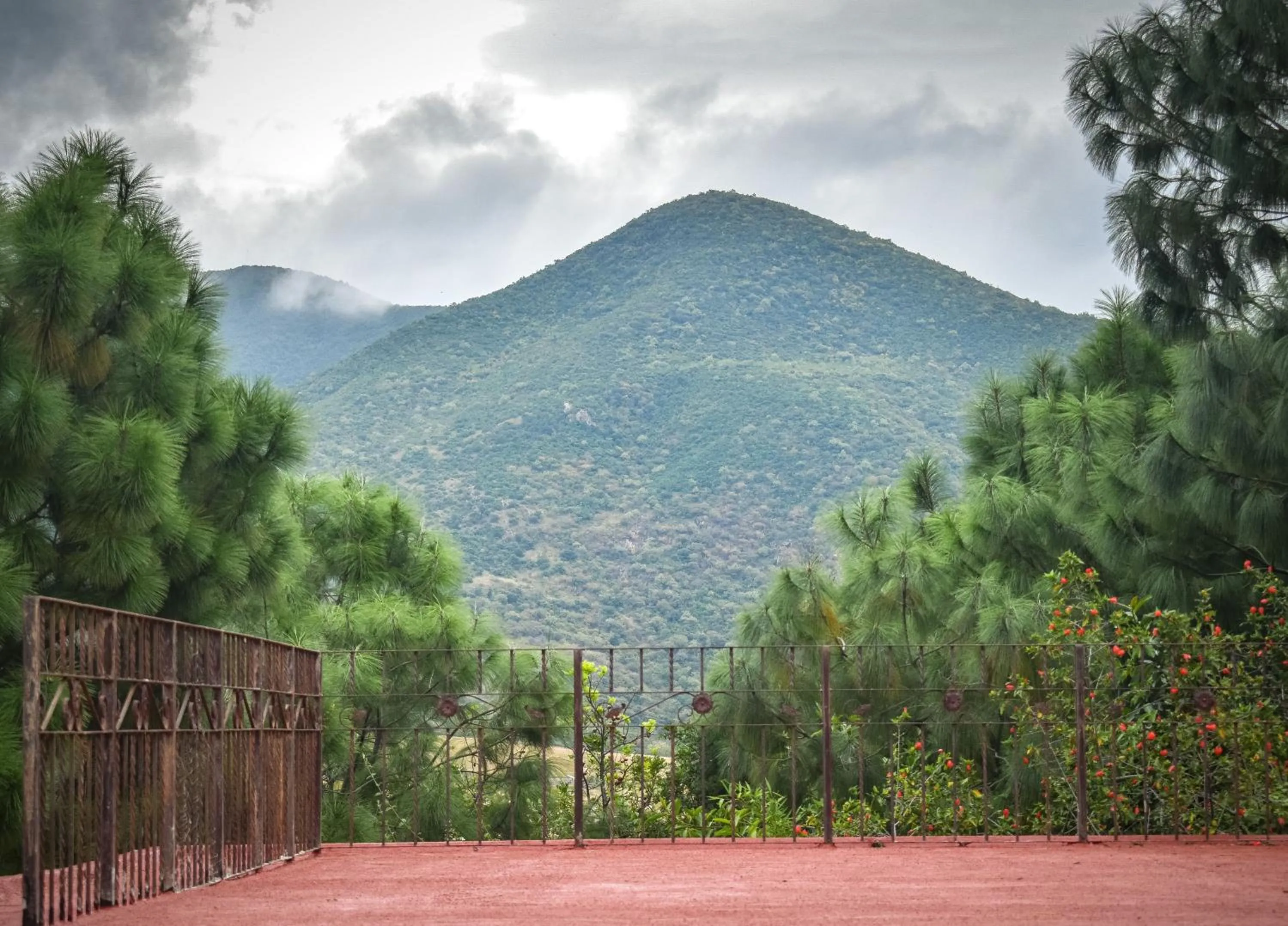 Day in Huayápam Yù'ú Lodge