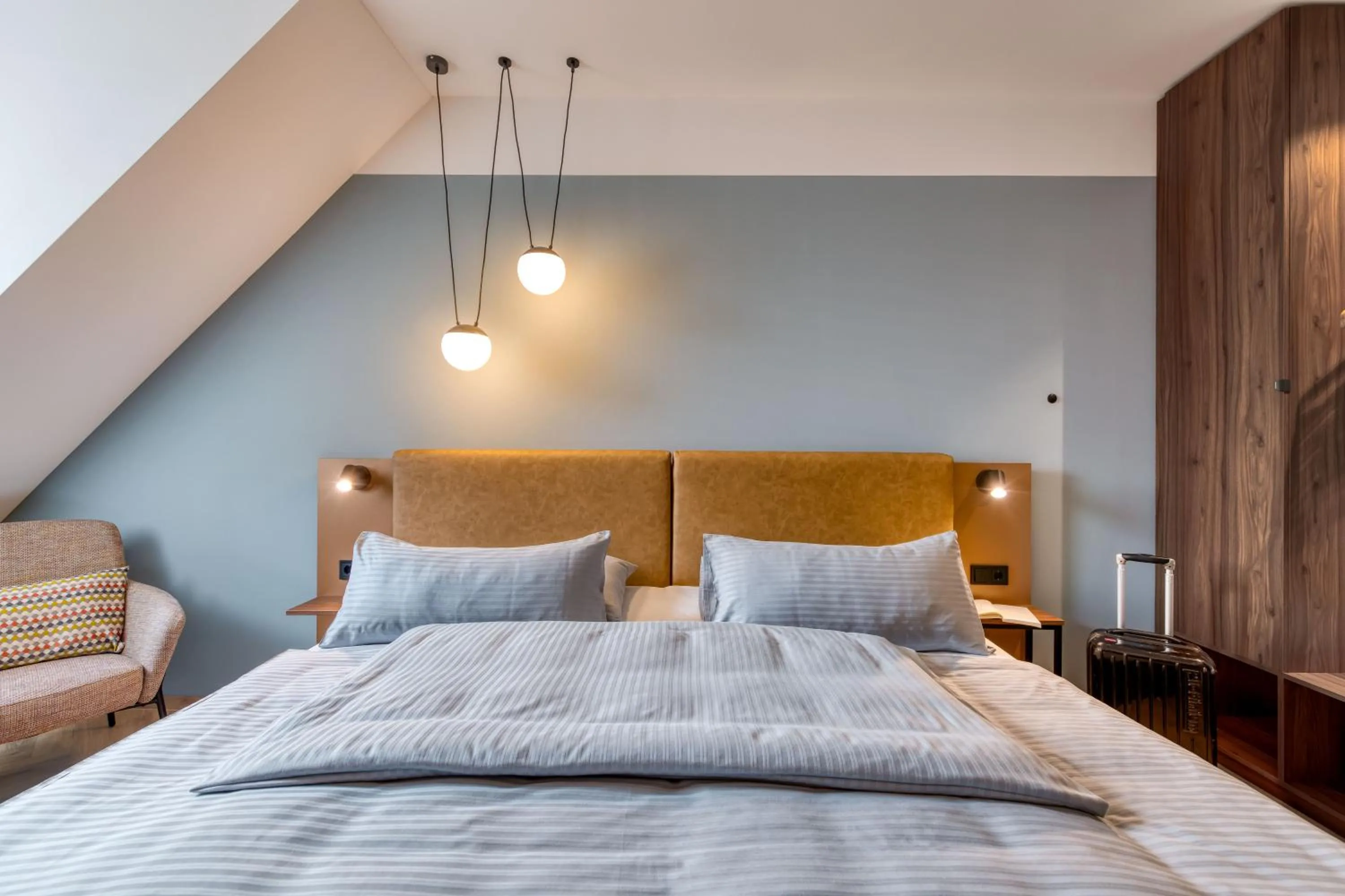 Bed in Stadthotel Neumarkt Mitte