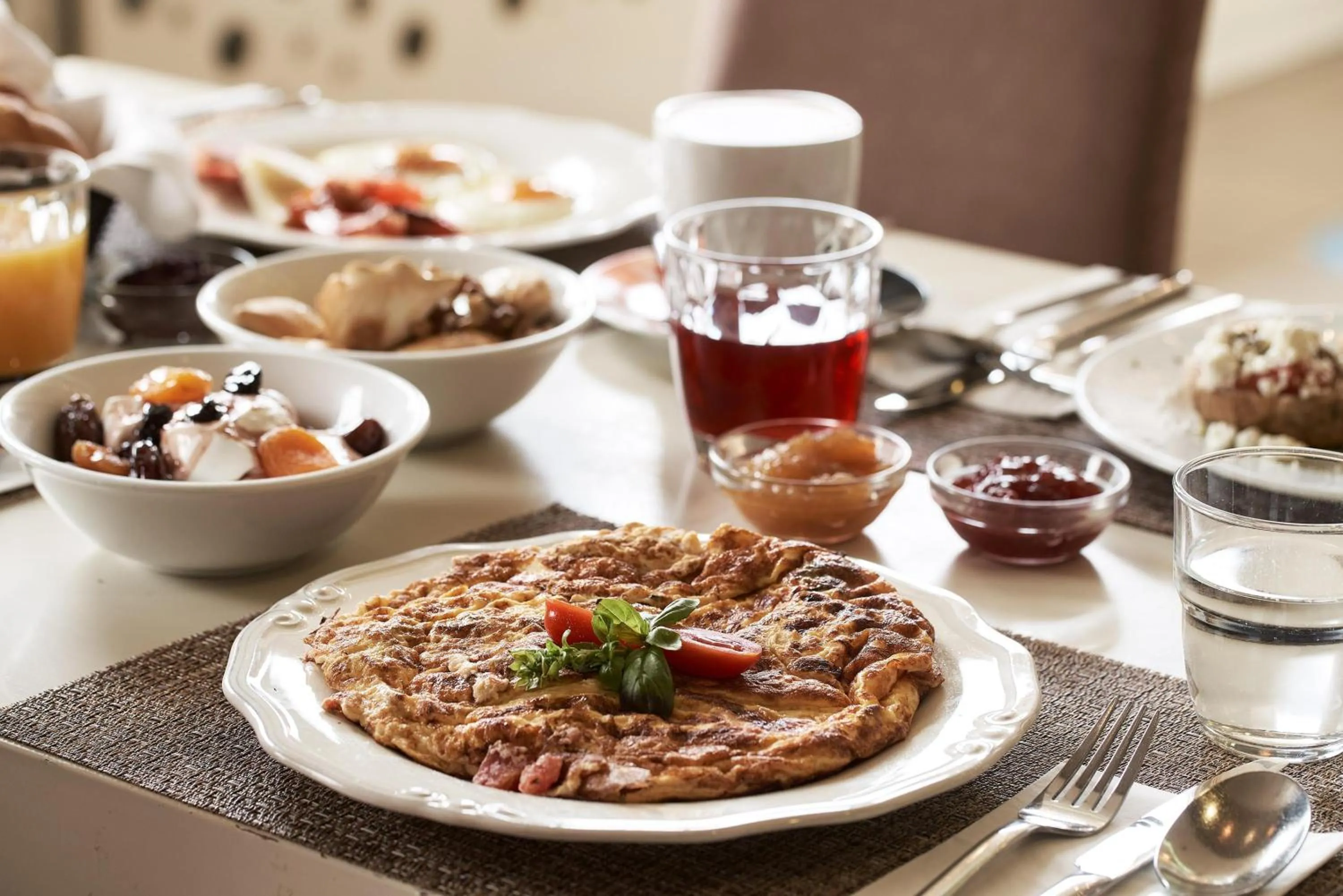 Restaurant/places to eat in Lato Boutique Hotel