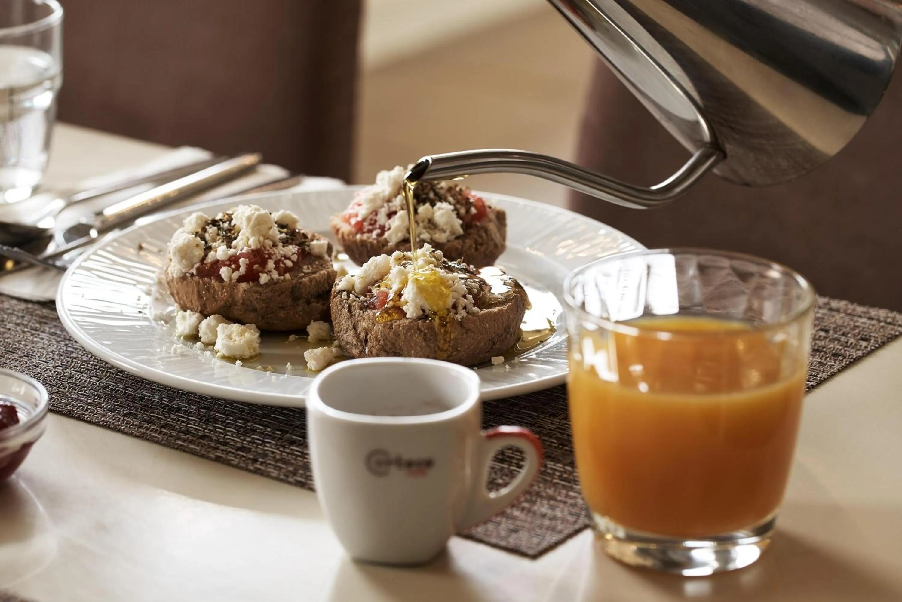 Restaurant/places to eat in Lato Boutique Hotel