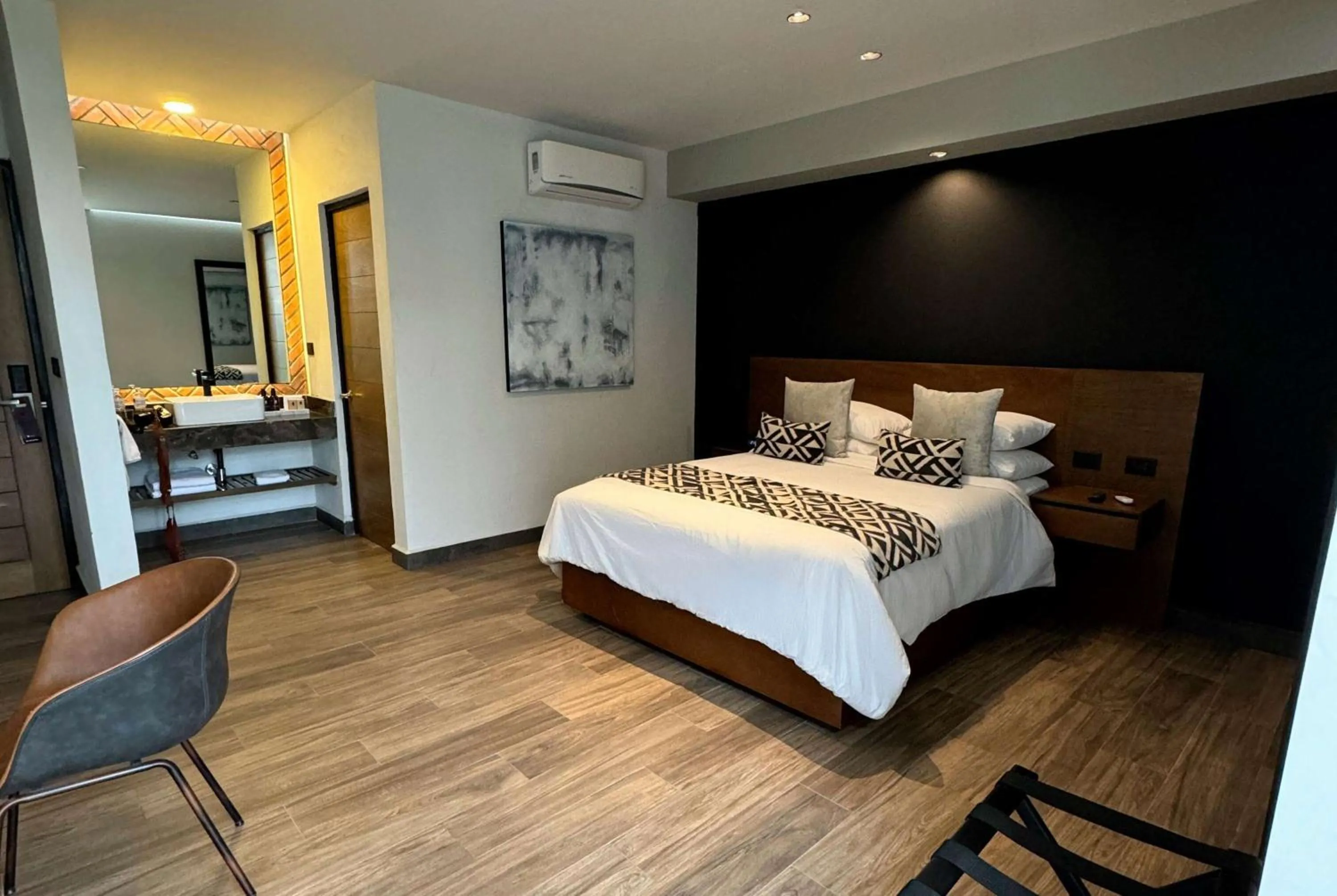 Photo of the whole room, Bed in Esplendor by Wyndham San Luis Potosi