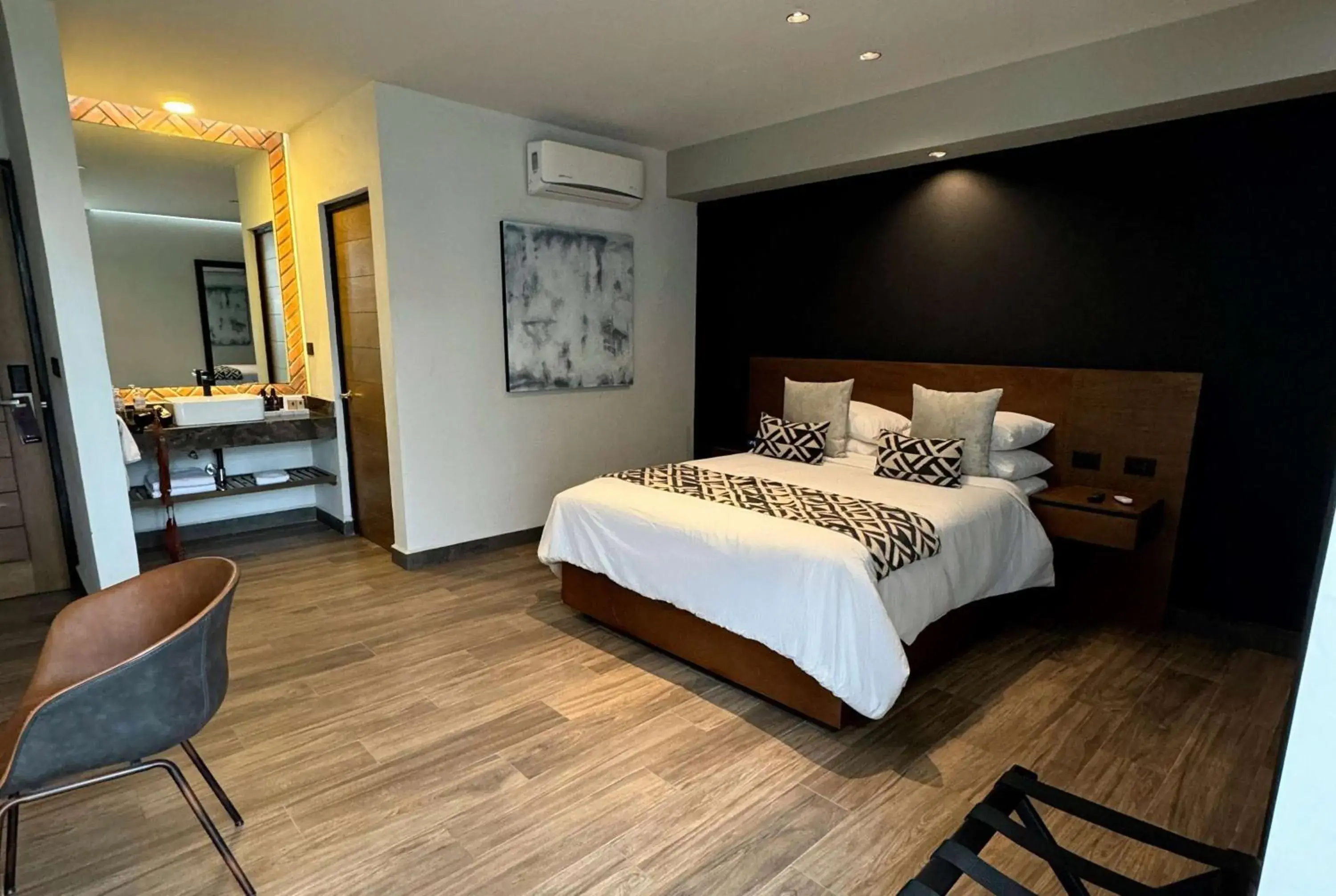 Photo of the whole room, Bed in Esplendor by Wyndham San Luis Potosi Photo of the whole room, Bed in Esplendor by Wyndham San Luis Potosi