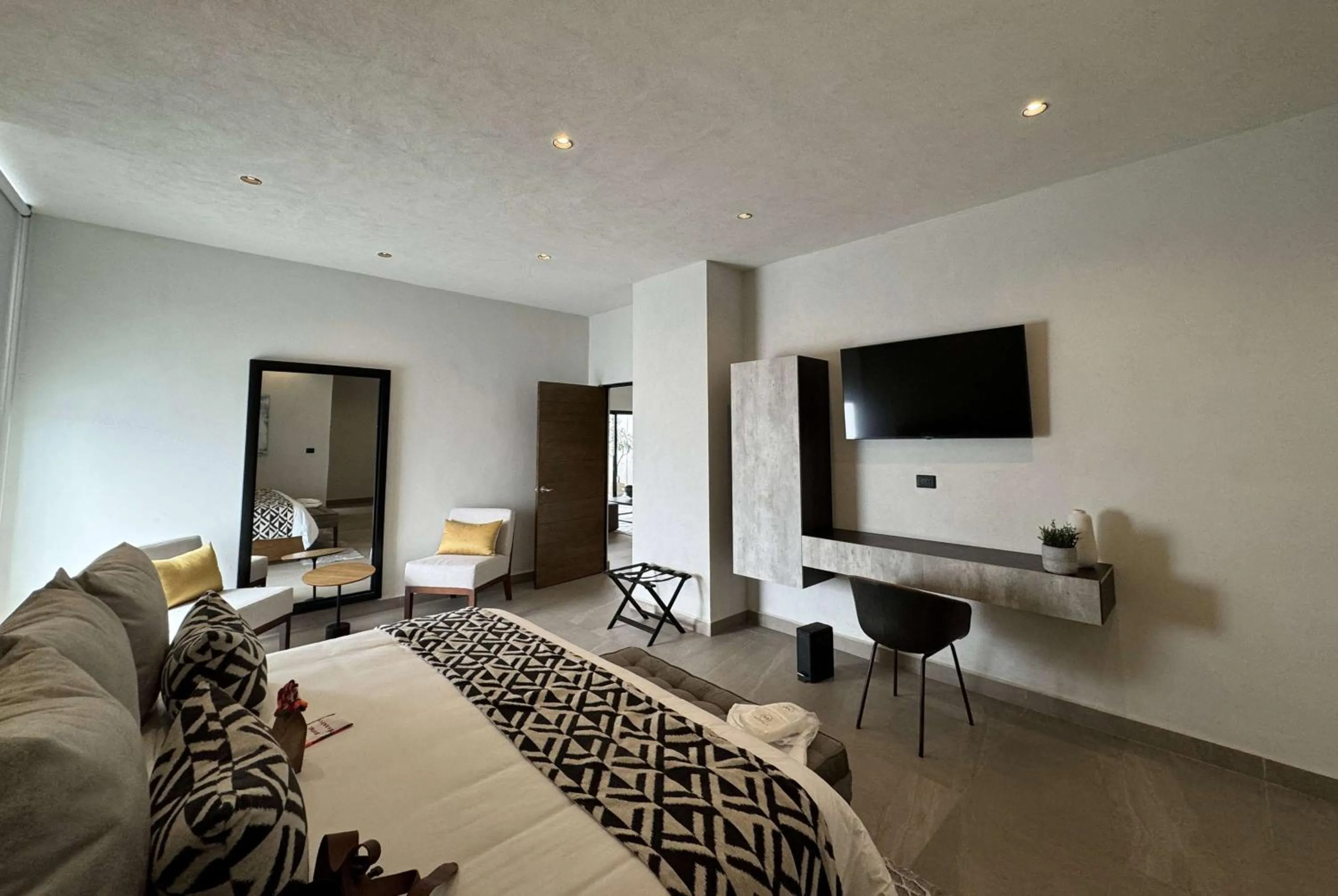 Photo of the whole room, Bed in Esplendor by Wyndham San Luis Potosi