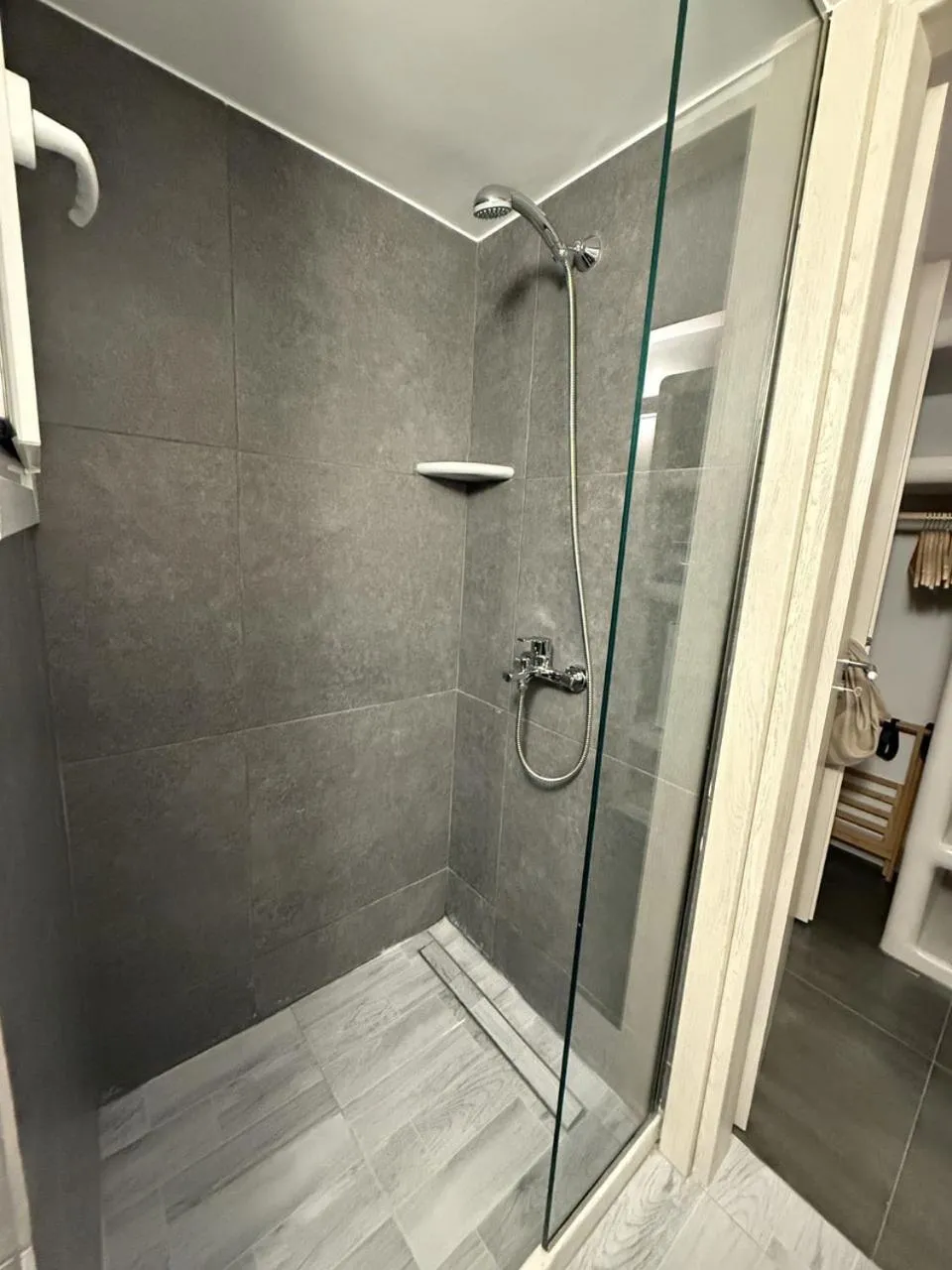 Shower in Dilion Hotel