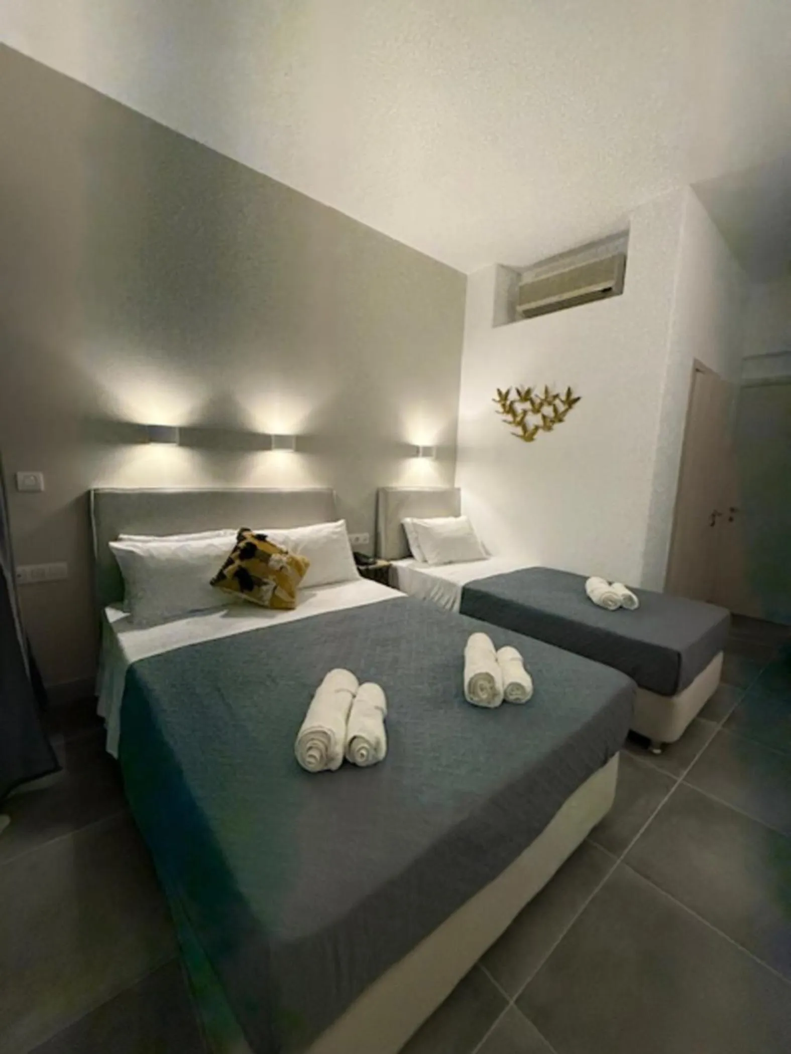 Photo of the whole room, Bed in Dilion Hotel