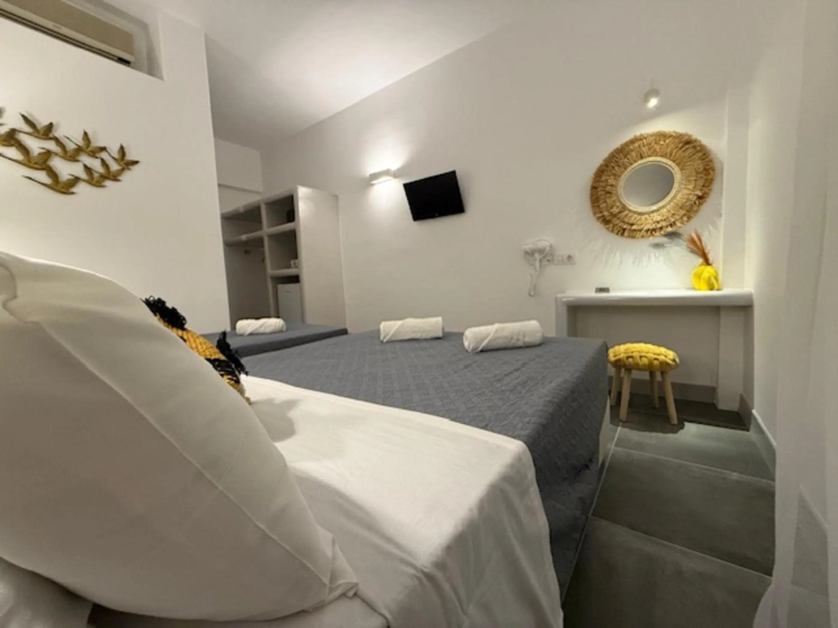 Photo of the whole room, Bed in Dilion Hotel