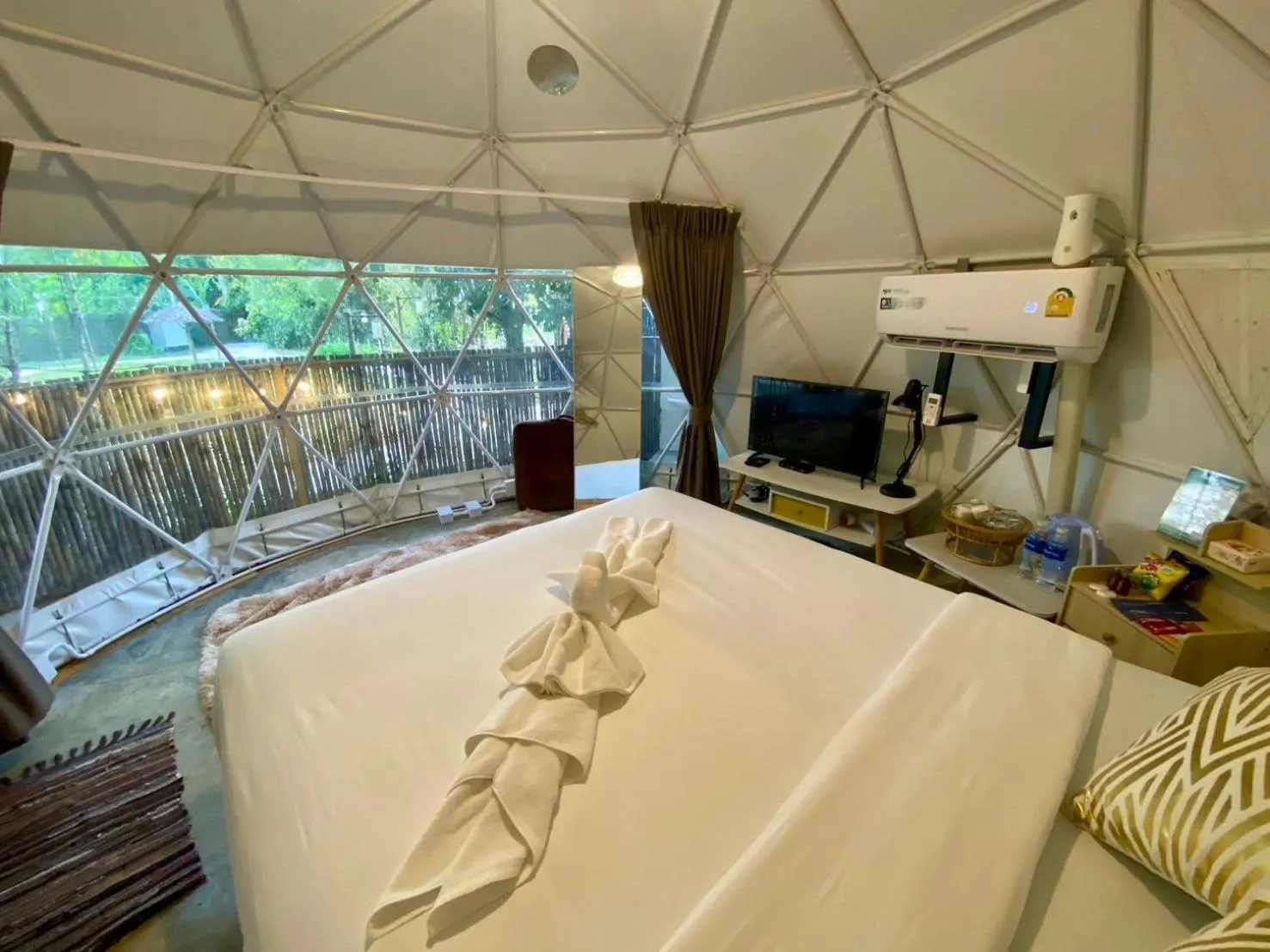 Bed in Baan Nai Baan Nok Resort