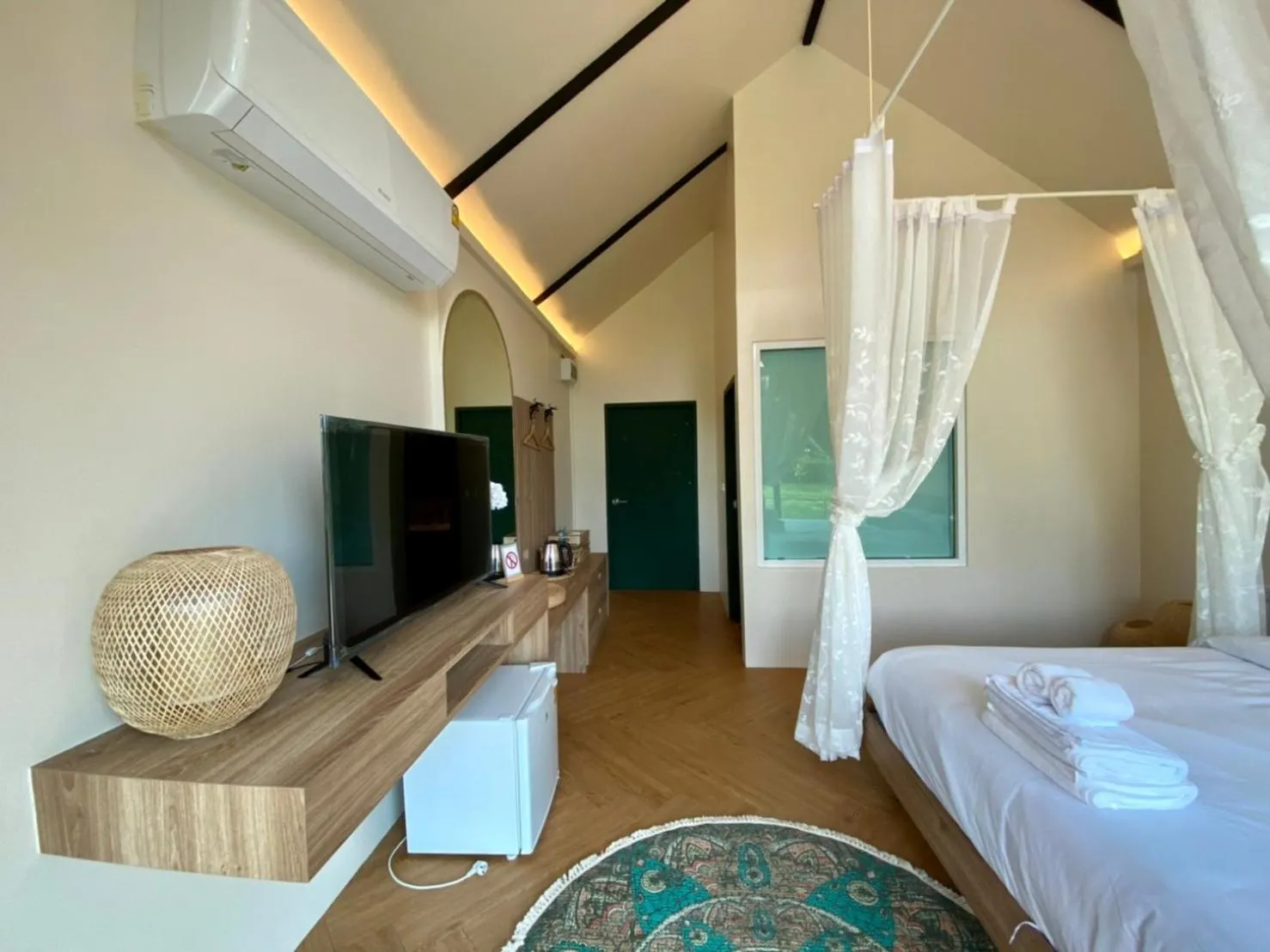 TV and multimedia, Bed in Baan Nai Baan Nok Resort