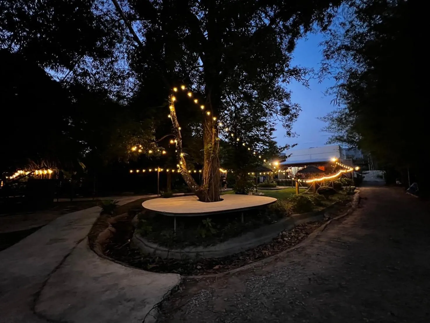 Inner courtyard view in Baan Nai Baan Nok Resort