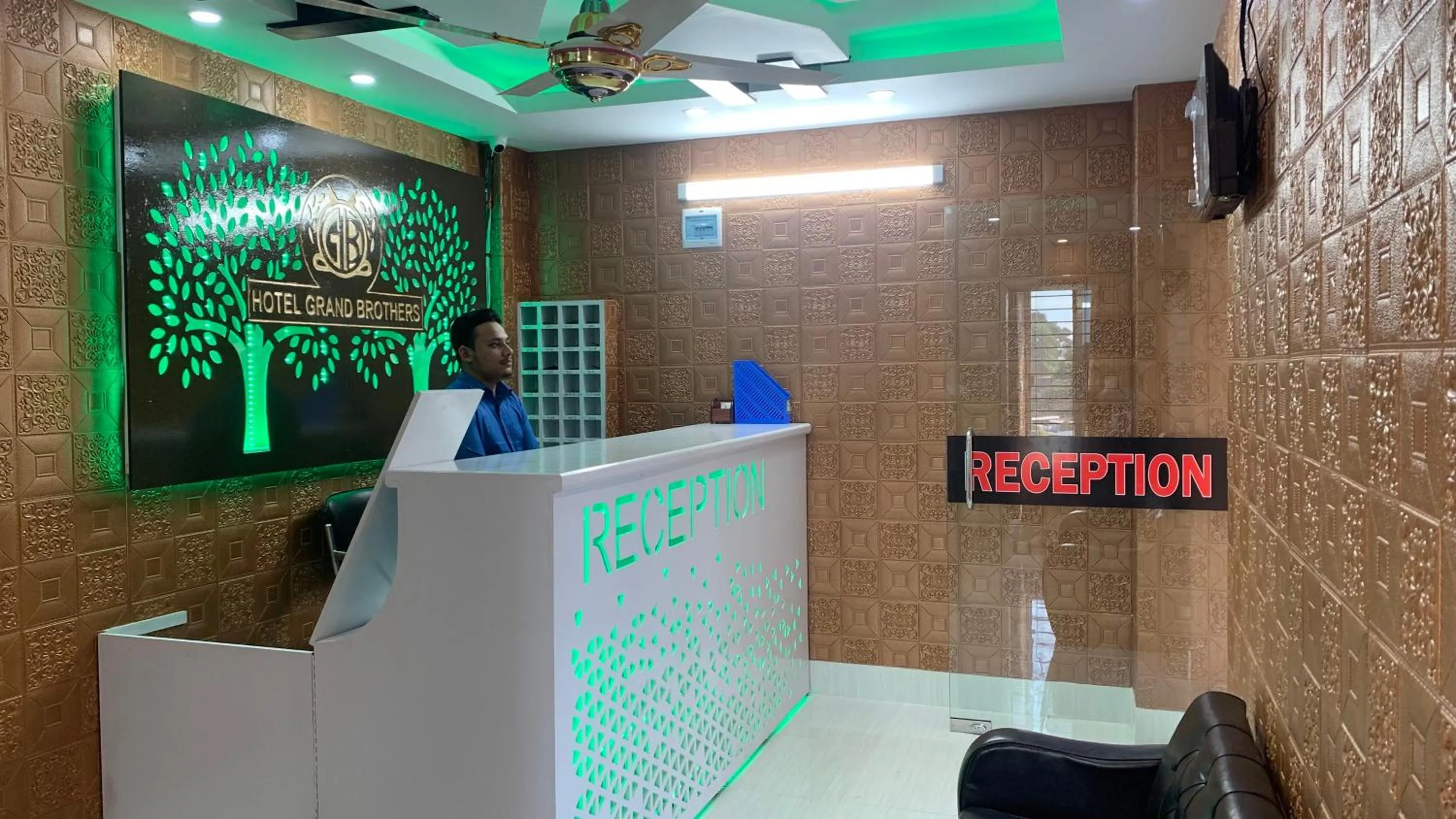 Lobby or reception in Hotel Grand Brothers